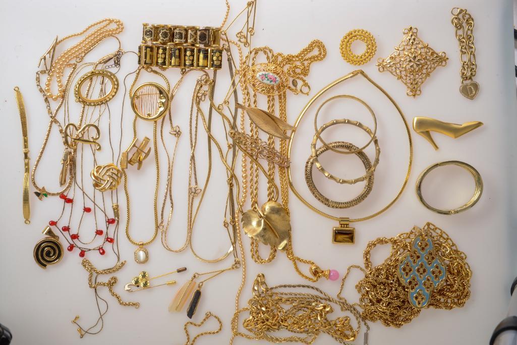 Gold Toned Costume Jewelry Lot.: $8 flat rate US shipping.