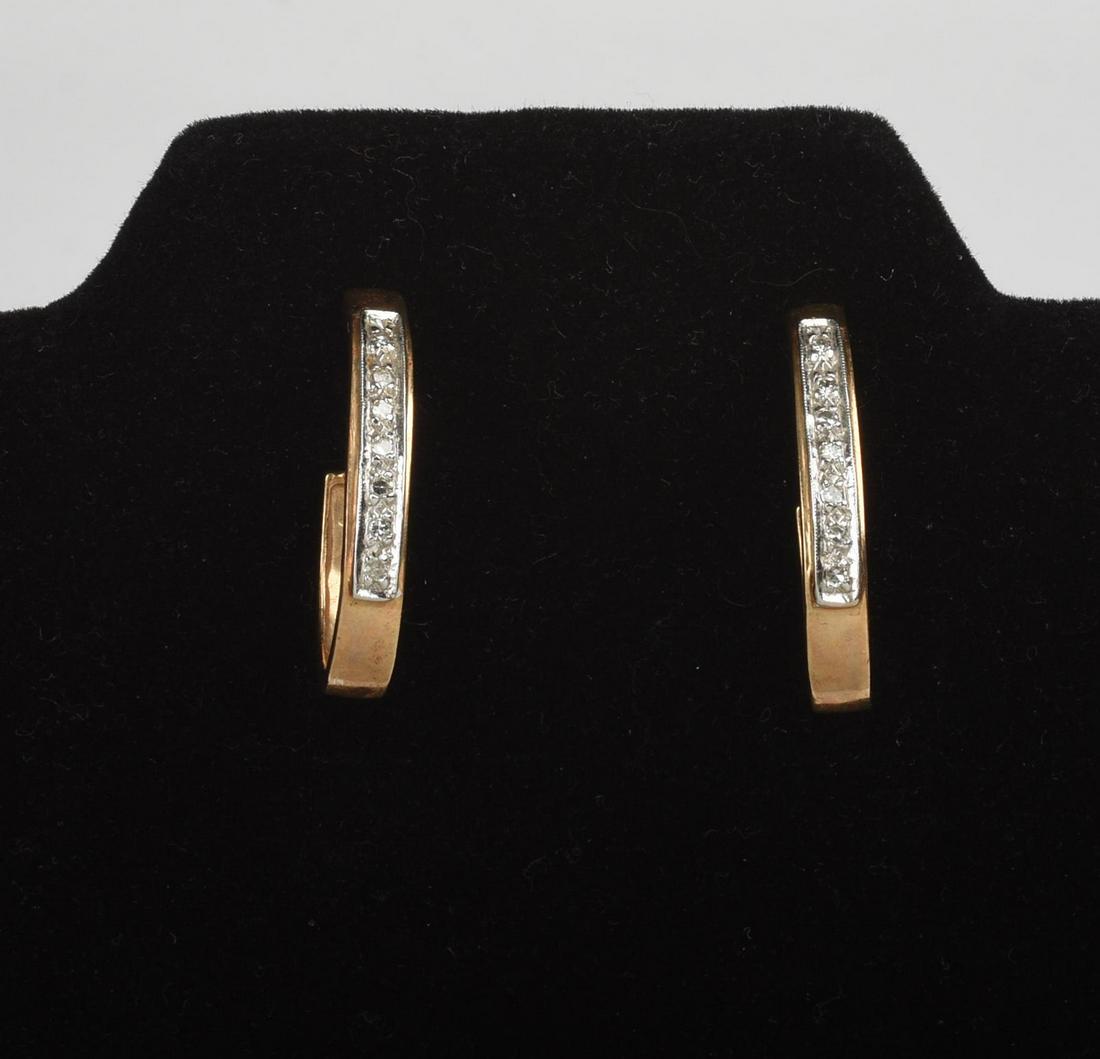 Pair of 14k Gold Earrings. (1 of 3)