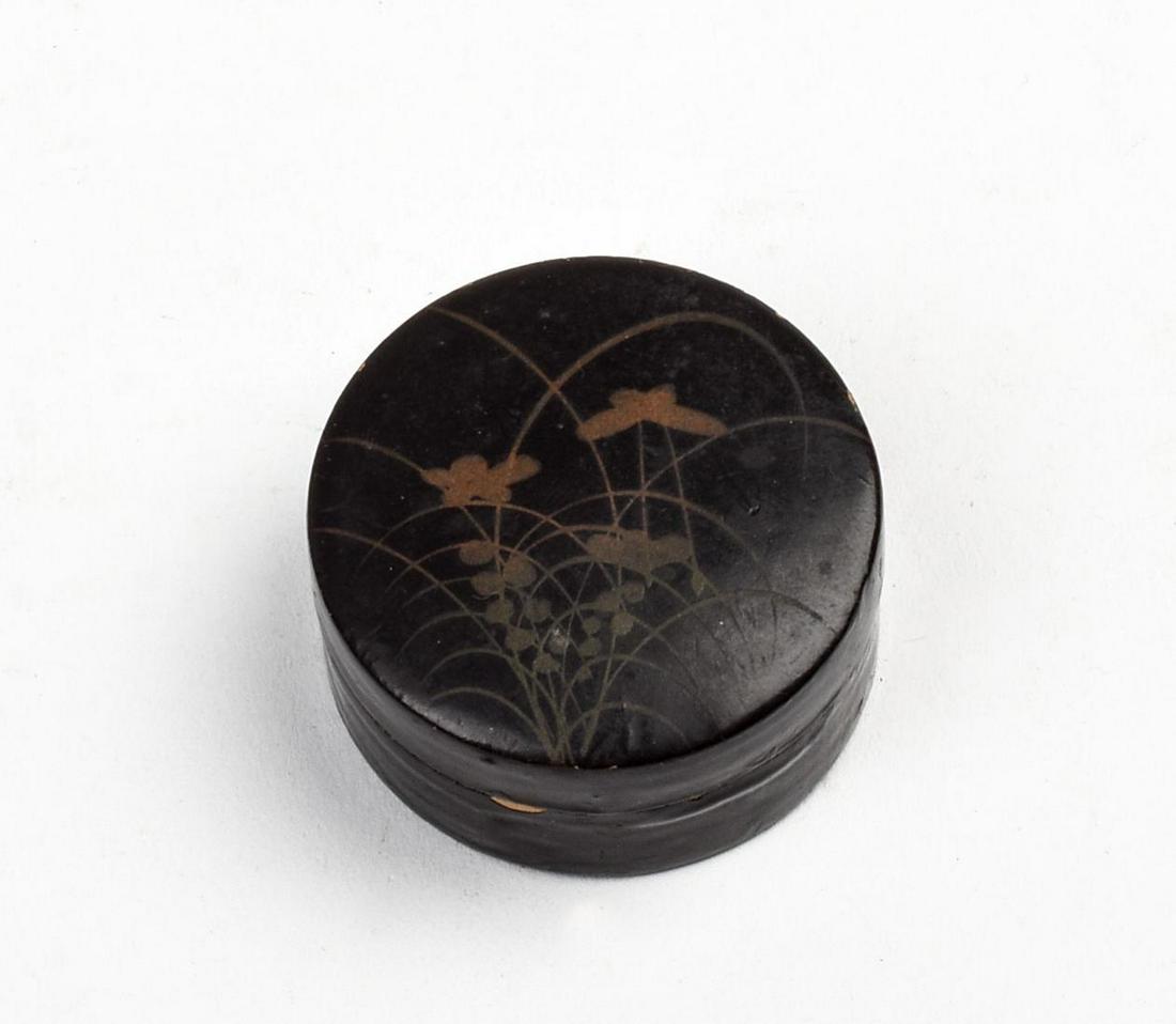Small Black Lacquer Snuff Box. (1 of 2)