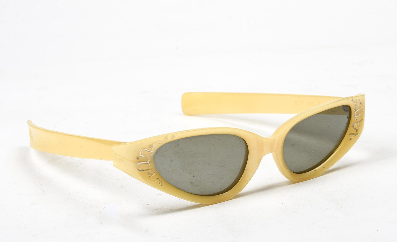 Polaroid Cool Ray 145 Sunglasses.: Width 6 inches.