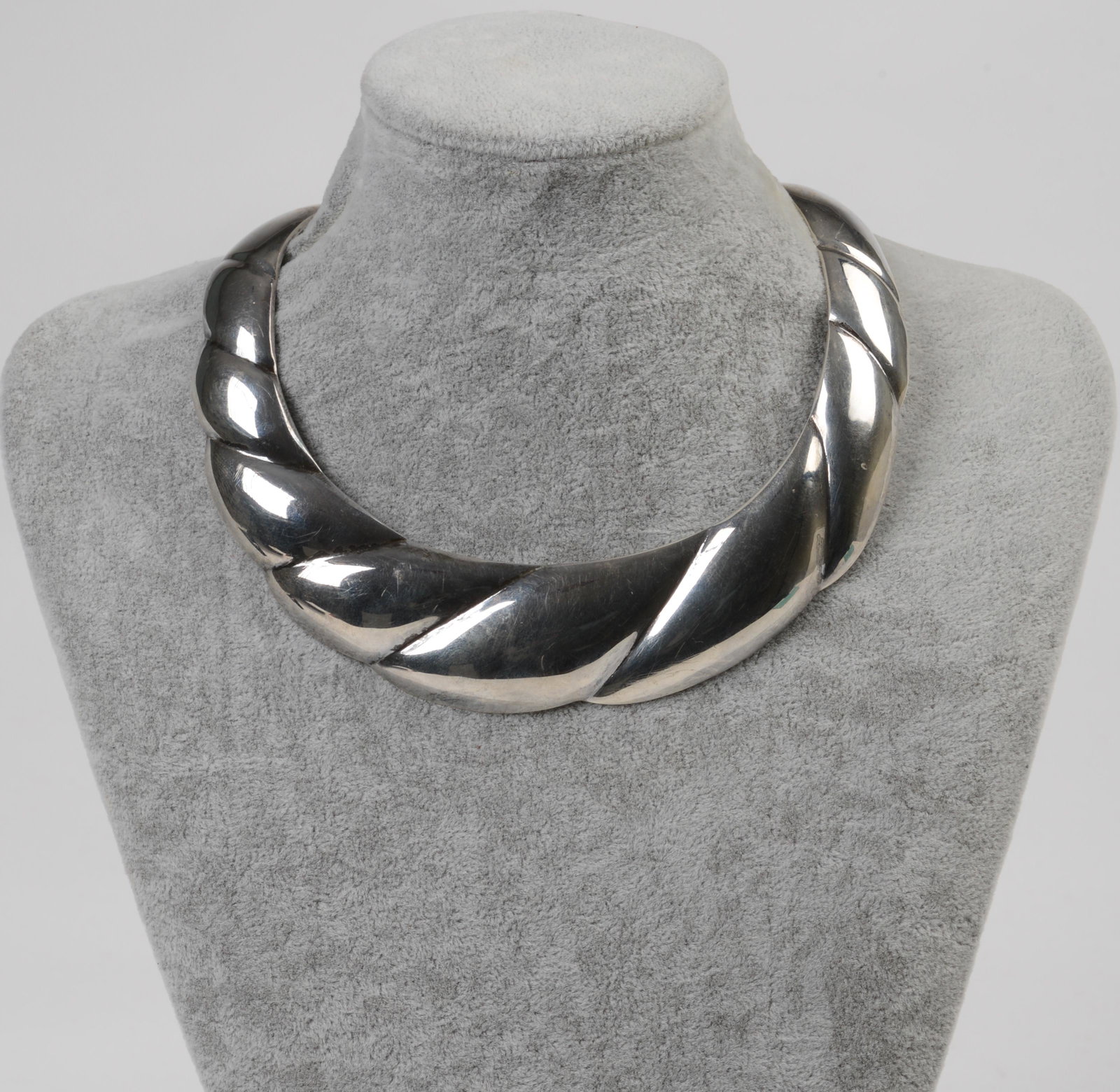 Tiffany & Co. Sterling Heavy Collar.: Between 1965 and 1980 Tiffany & Co. had some of their silver pieces made in Mexico. Stamped Tiffany & Co, Mexico 925. Outside width 5.5 inches. Inside 4.25 inches.