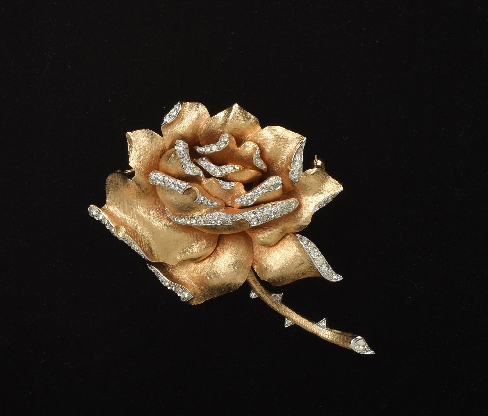 Trifari Crown Large Rose Pin. (1 of 2)
