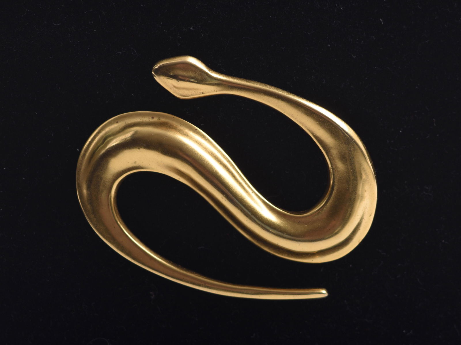 Robert Lee Morris Stylized Snake Pin.: Early Robert Lee Morris. 3 inches by 2 inches.