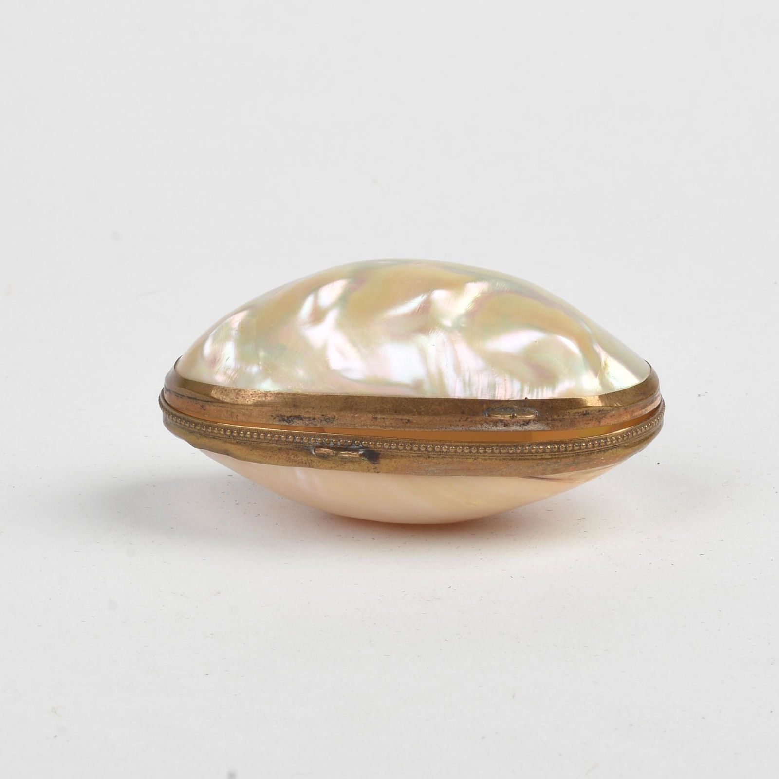 Small Abalone Shell Box. (1 of 5)