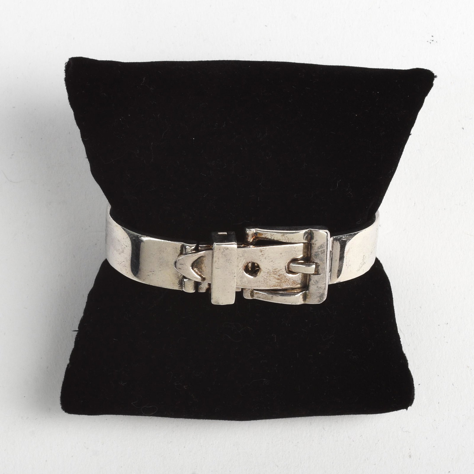 Italian Sterling Belt Buckle Bracelet.: Diameter 2.25 inches, 56 grams.