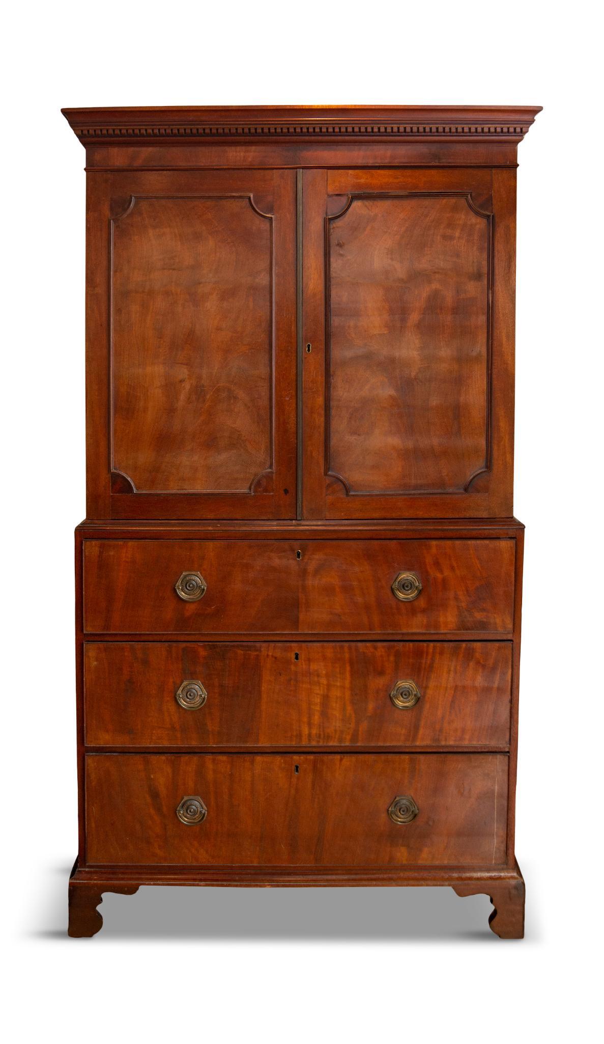 Chippendale Mahogany Linen Press. (1 of 3)