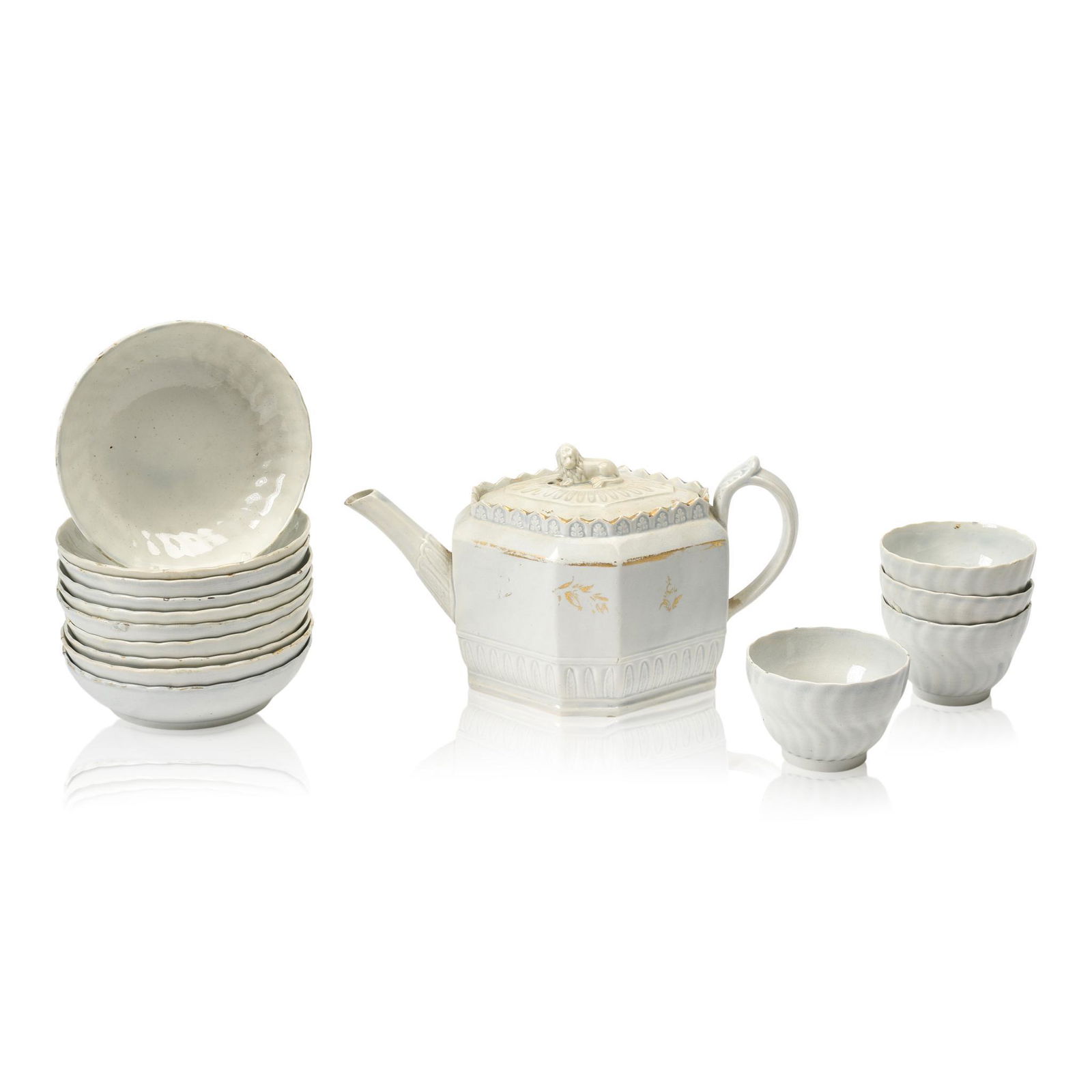 Pearlware Teapot With Lion Knop. (1 of 2)