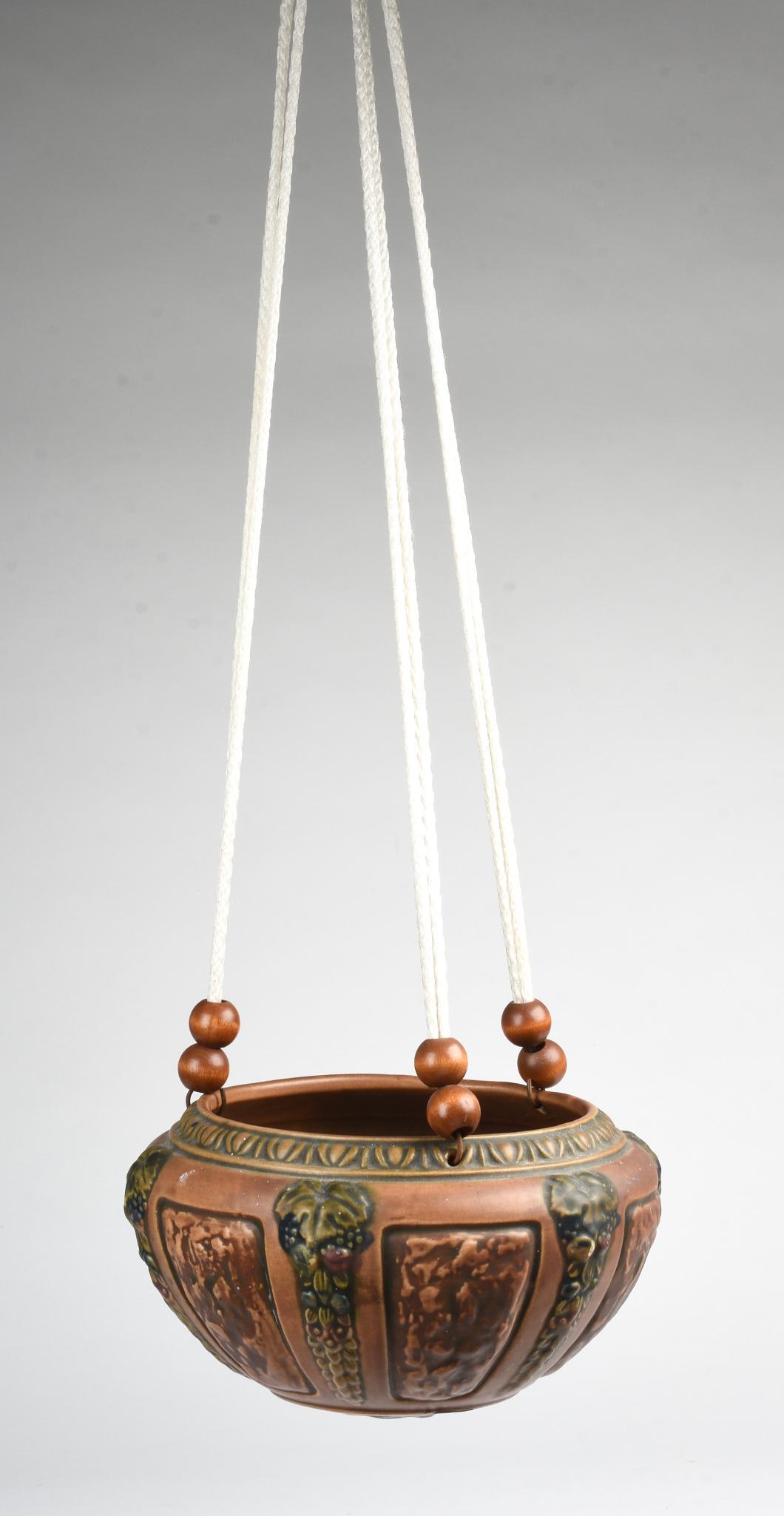 Roseville Florentine Hanging Flower Pot. (1 of 8)