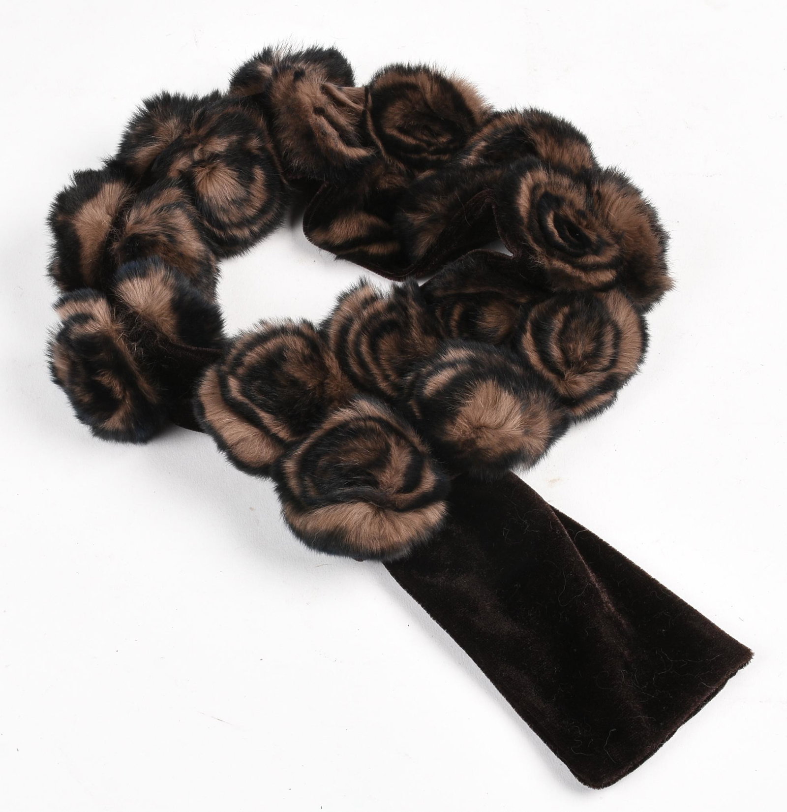 Small Italian Chinchilla Scarf.: Length 30 inches, exceptionally good condition. Purchased by the consignor in Northern Italy.