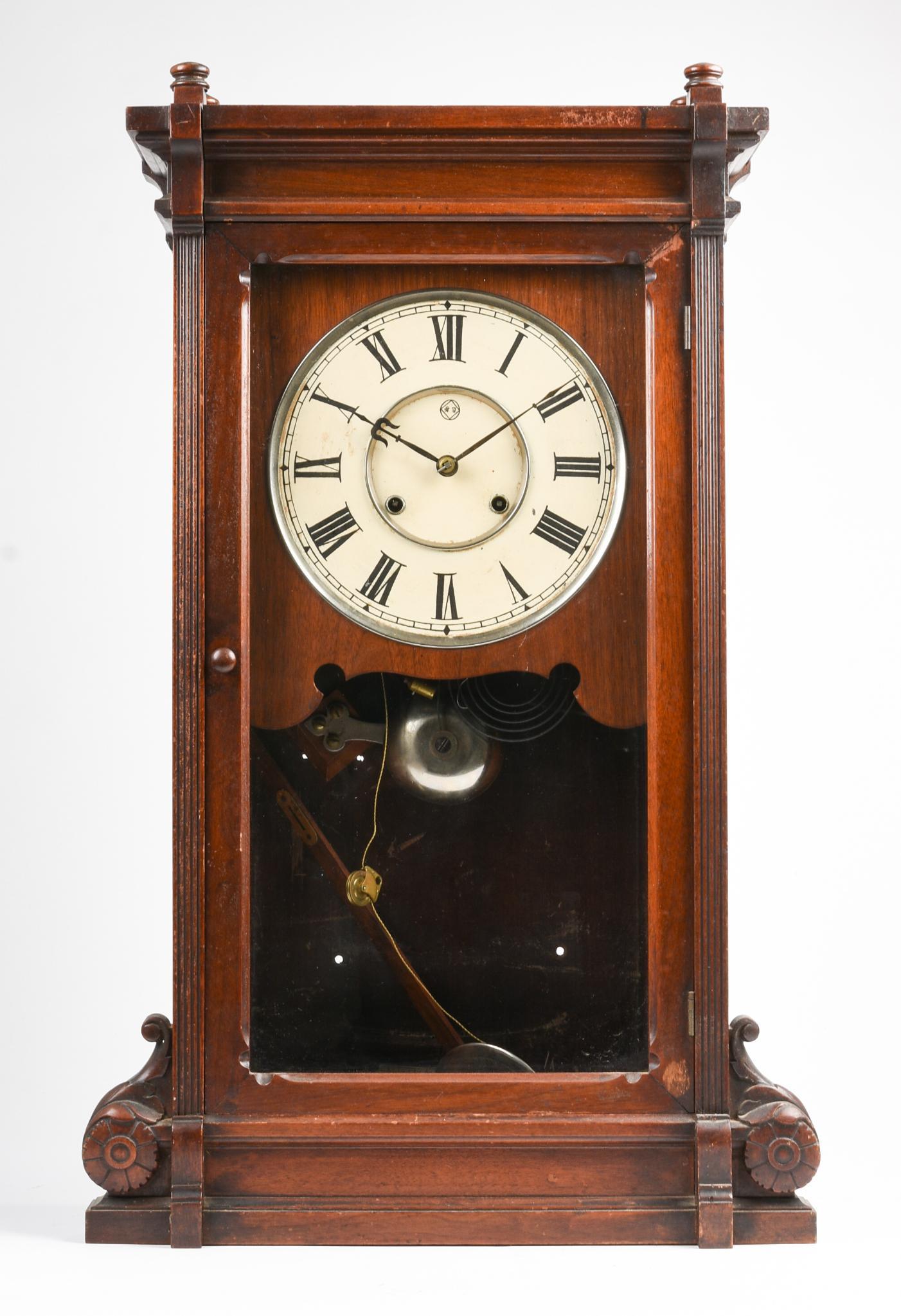 Seth Thomas Walnut Shelf Clock. (1 of 5)