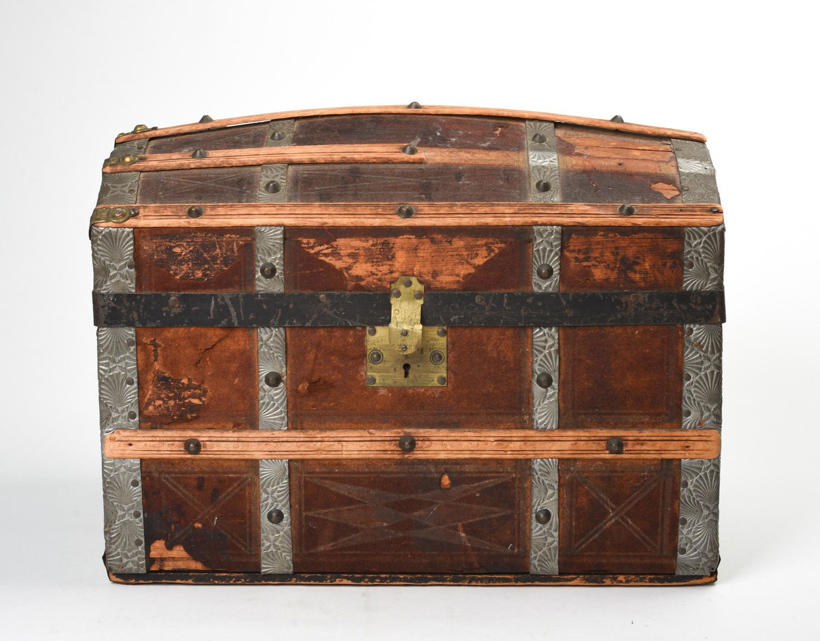 Child's Dome Top Travel Trunk. (1 of 12)