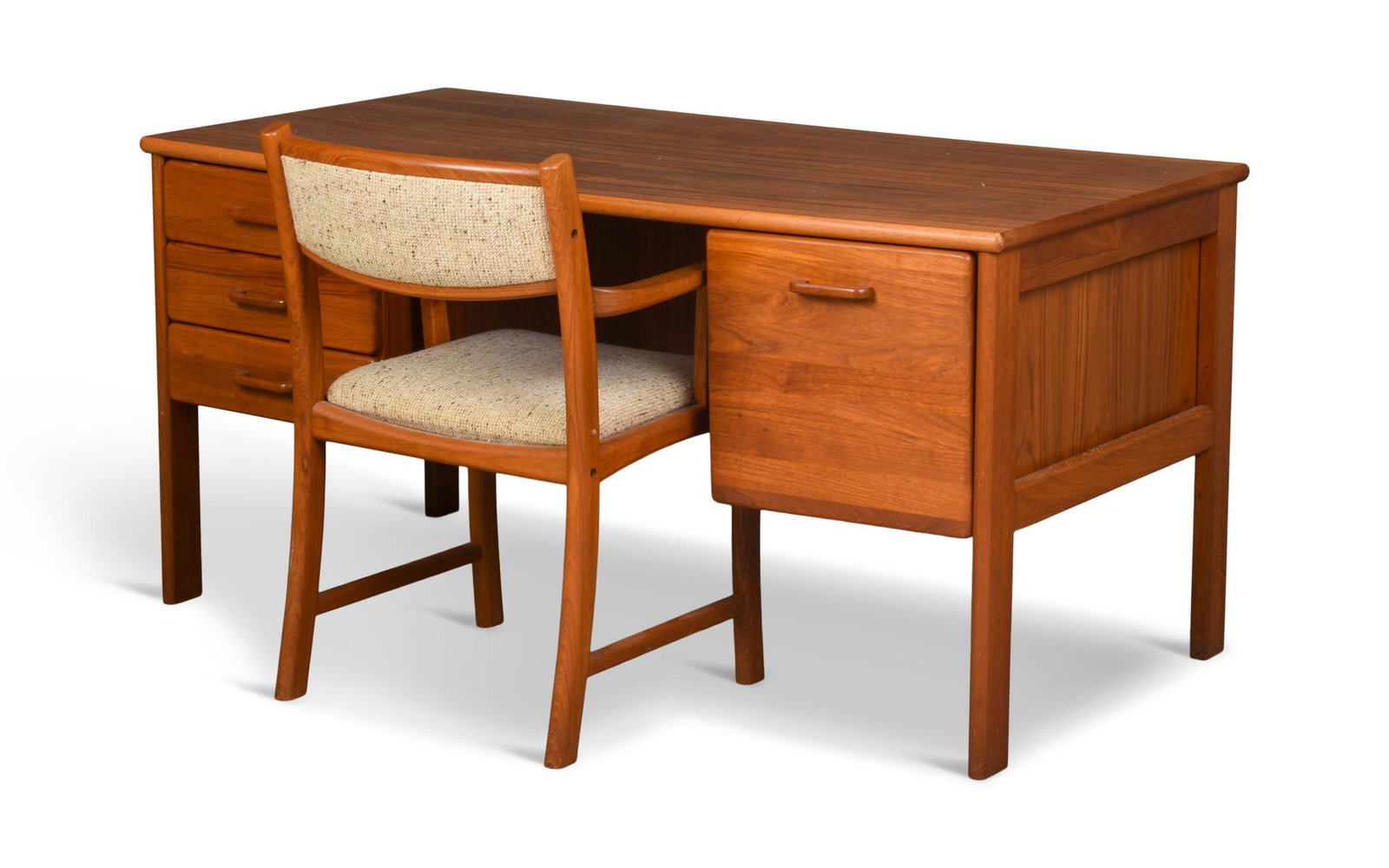 Mobler Mid Century Modern Desk and Chair.: Height 28.5 inches, width 58.5 inches, depth 29 inches.