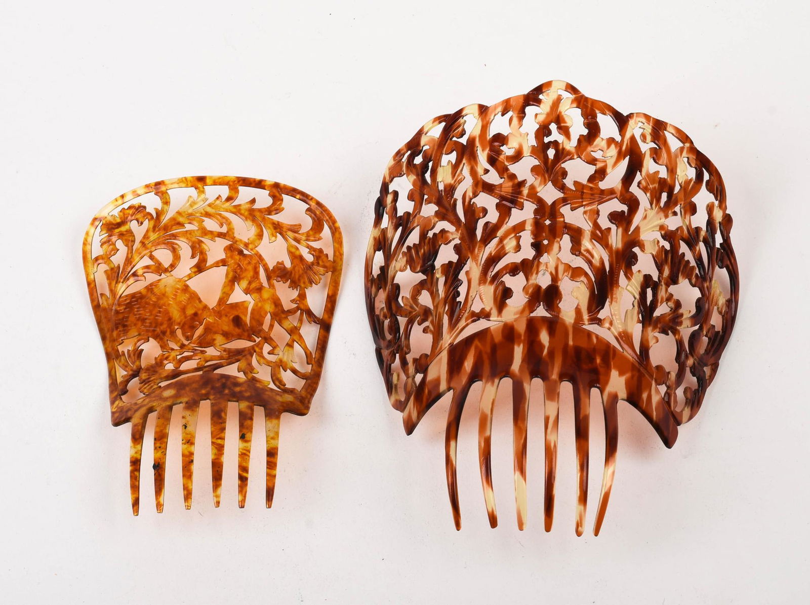 Two Vintage Resin Tortoiseshell Hair Combs. (1 of 2)