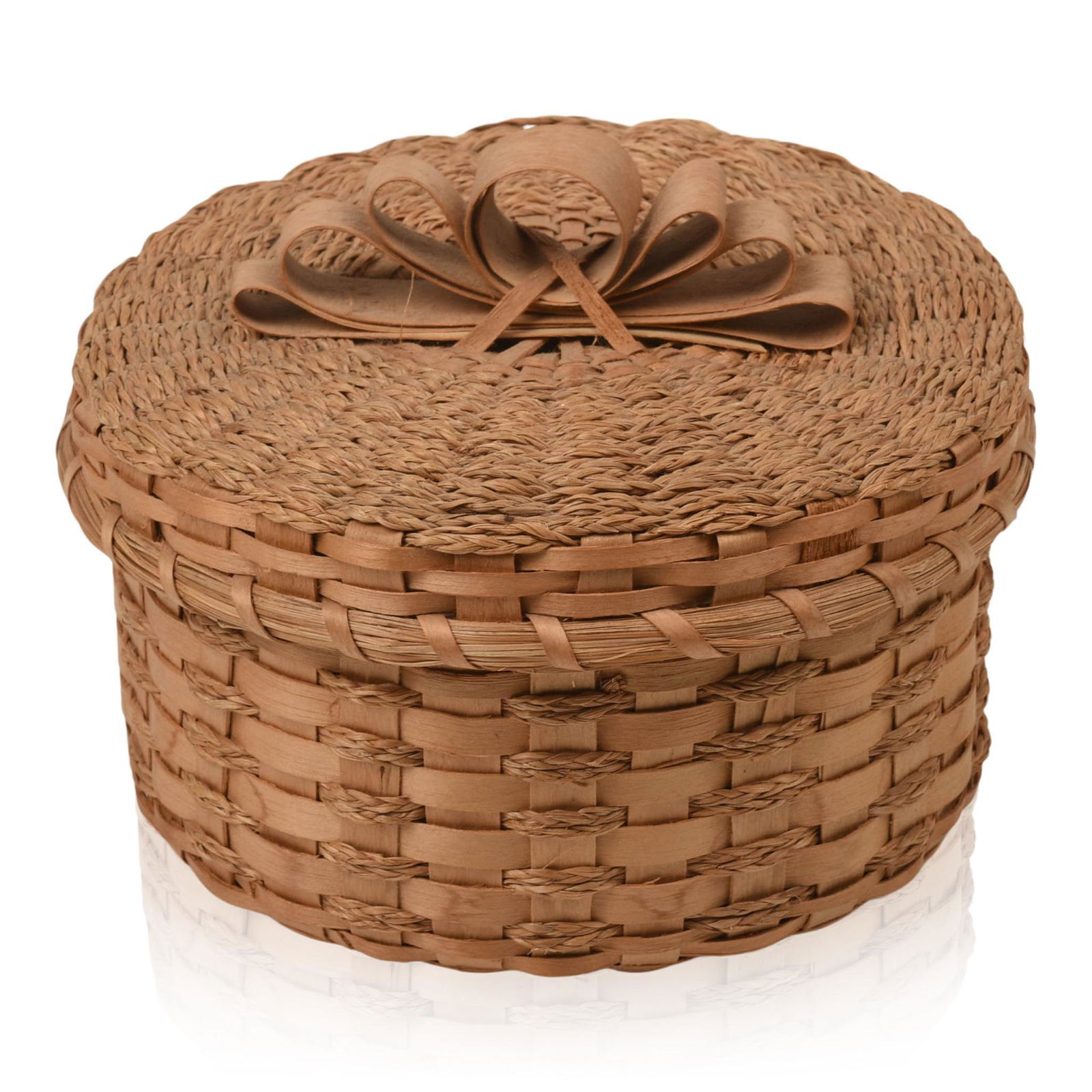 Sweetgrass and Ash Woven Lidded Basket. (1 of 5)