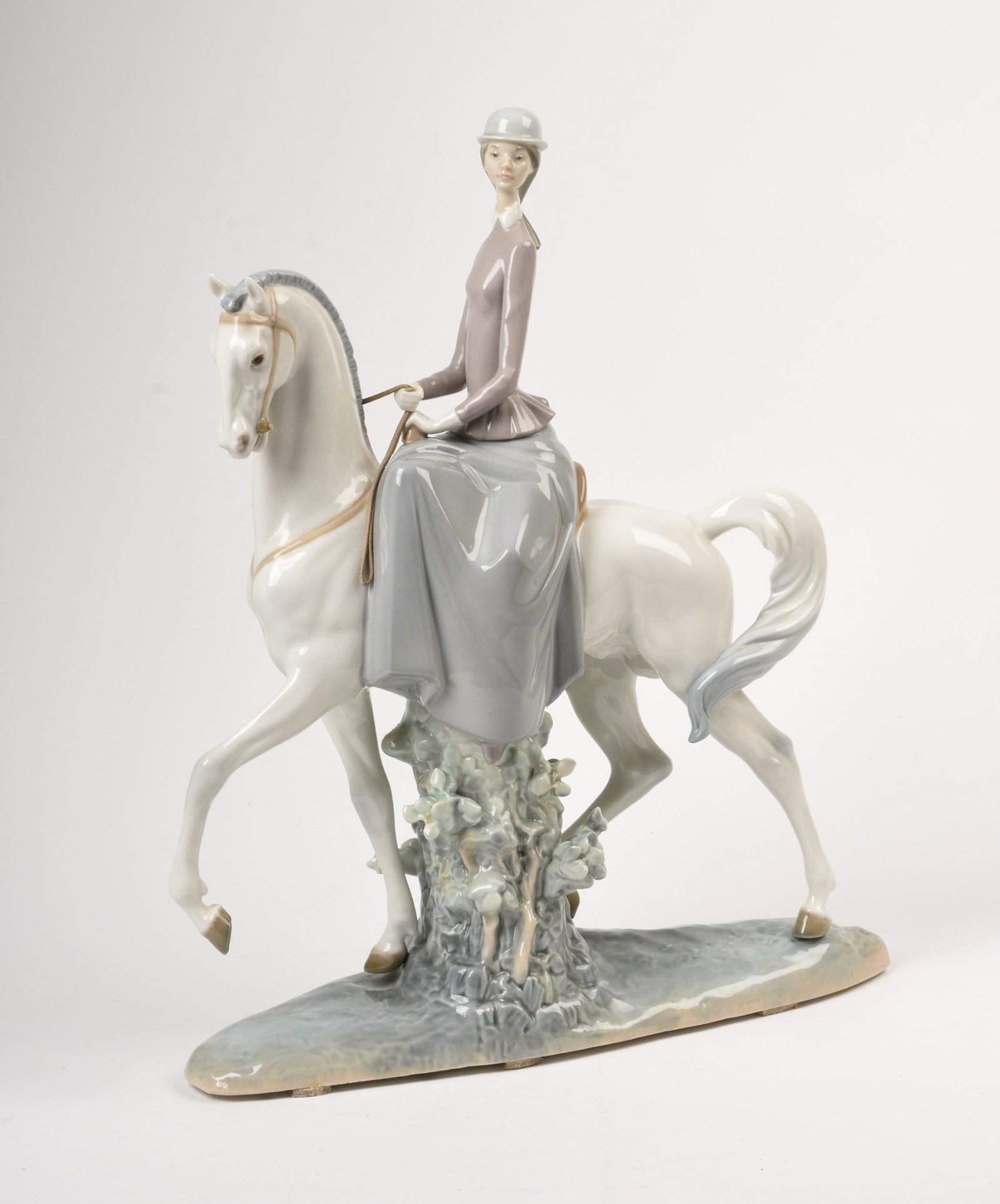 18 inch Lladro Woman on Horse Figurine.: Excellent condition.