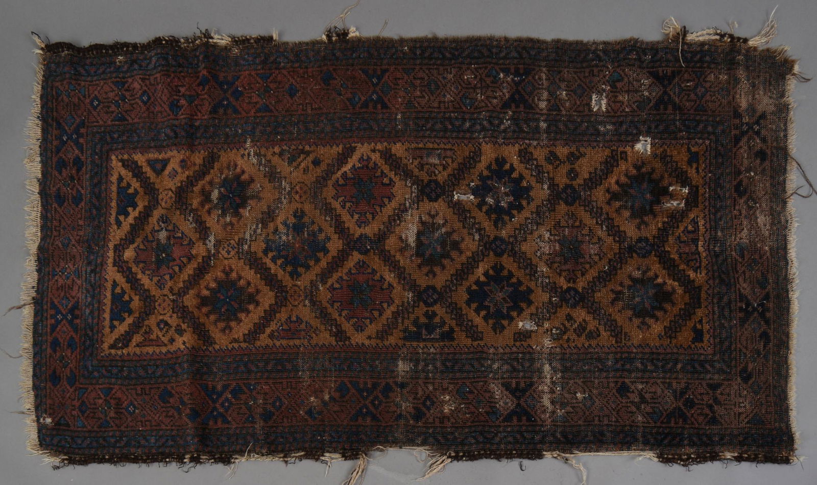 Small Oriental Carpet. (1 of 1)