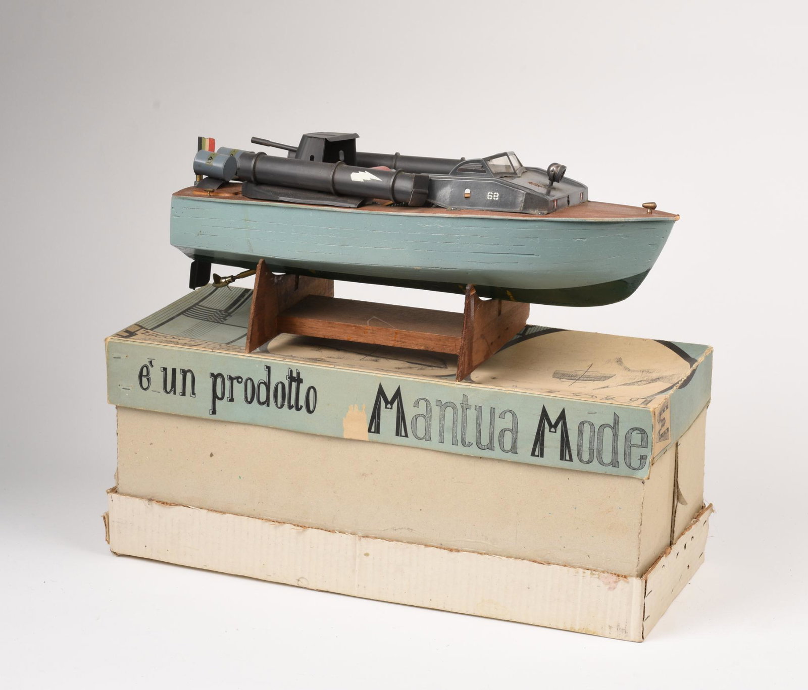 Italian Model Boat.: Motoscafo Entrobordo Mantua Model, in original box. Length 16 inches.