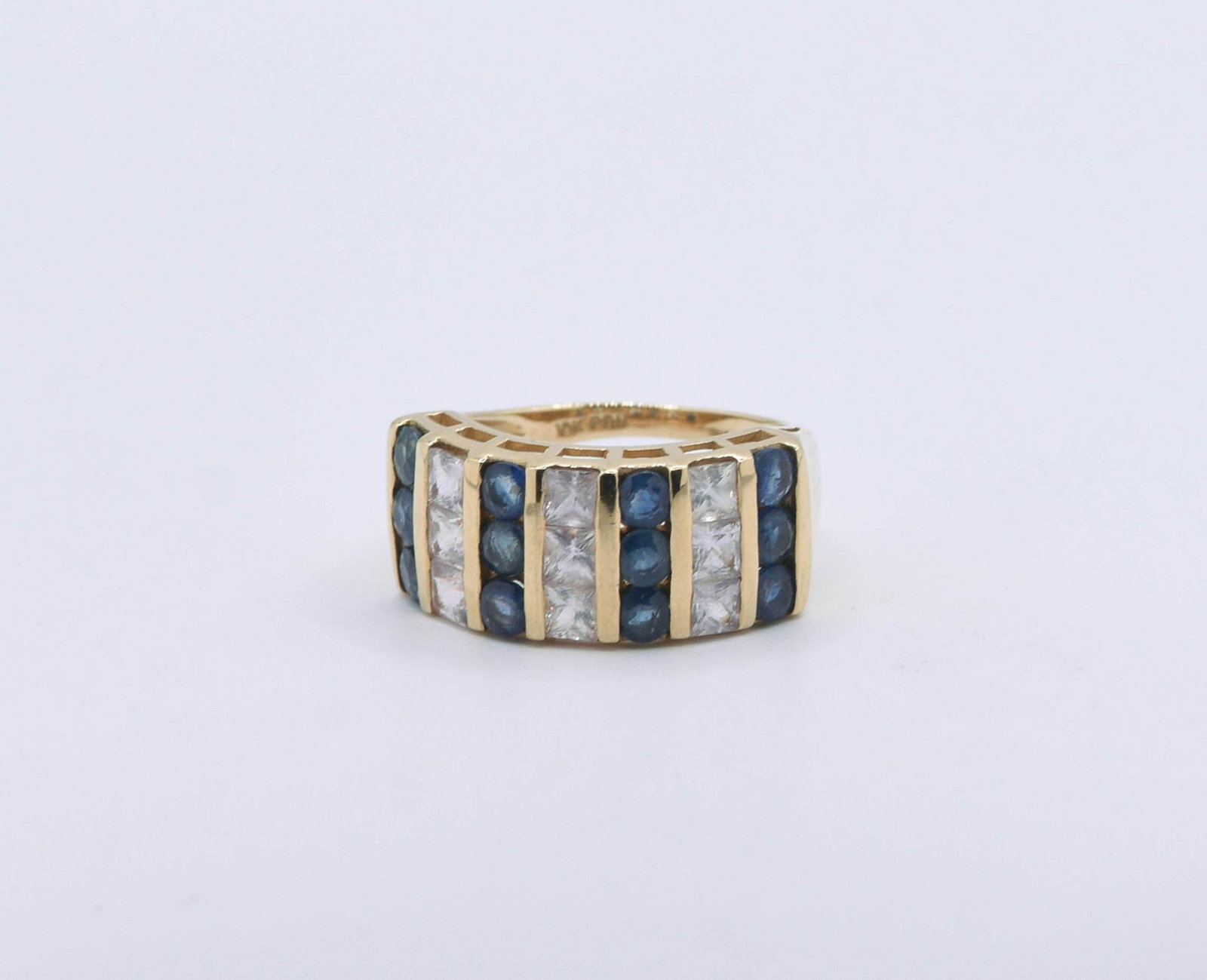 14K Yellow Gold Gold Beryl Ring: 9mm X 7mm Oval Gold Beryl Ring 2.1 grams. Size 6