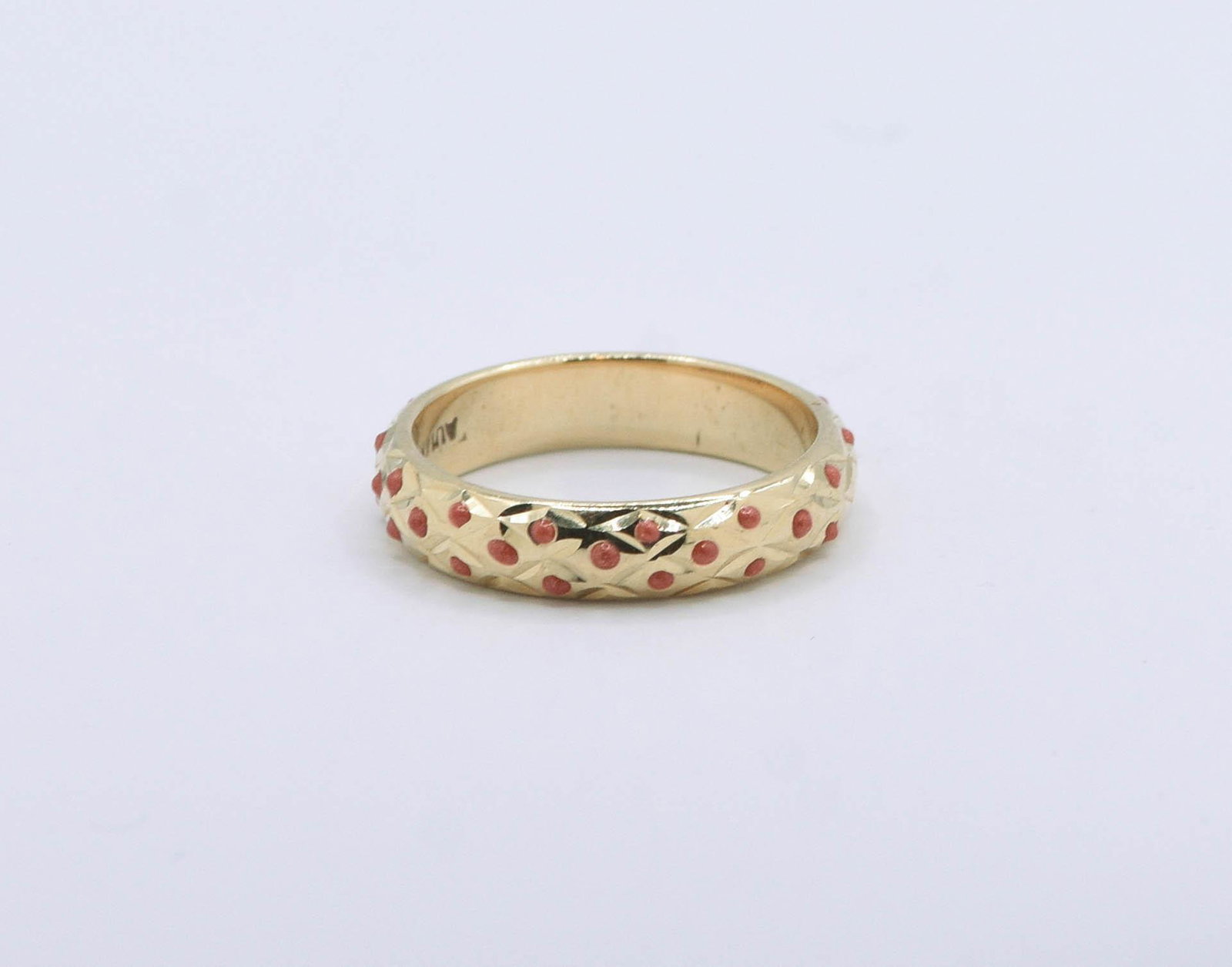 14K Yellow Gold Band: Diamond Cut Gold Band 1.4 grams. Size 6
