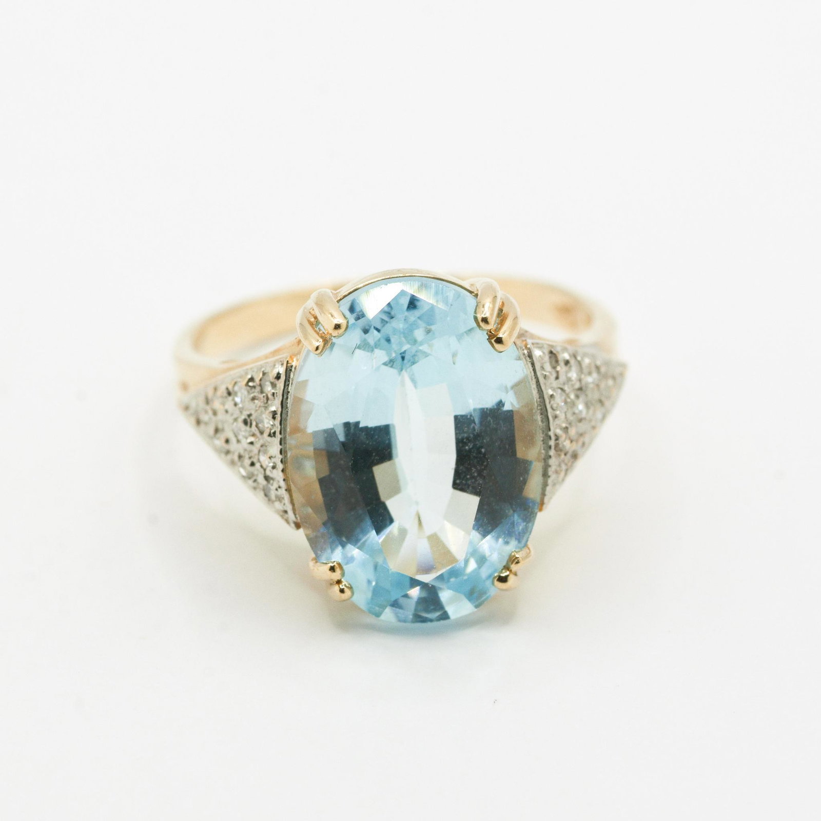 14K Blue Topaz & Diamond Ring: 14mm X 10mm Oval Blue Topaz & .12cttw Diamond Ring Size 5.5, 4.0 grams