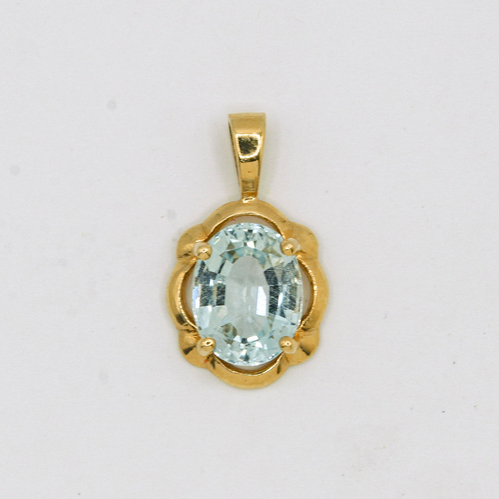 14K Aquamarine Pendant: 9mm X 7mm Oval Aquamarine Pendant, 1.4 grams