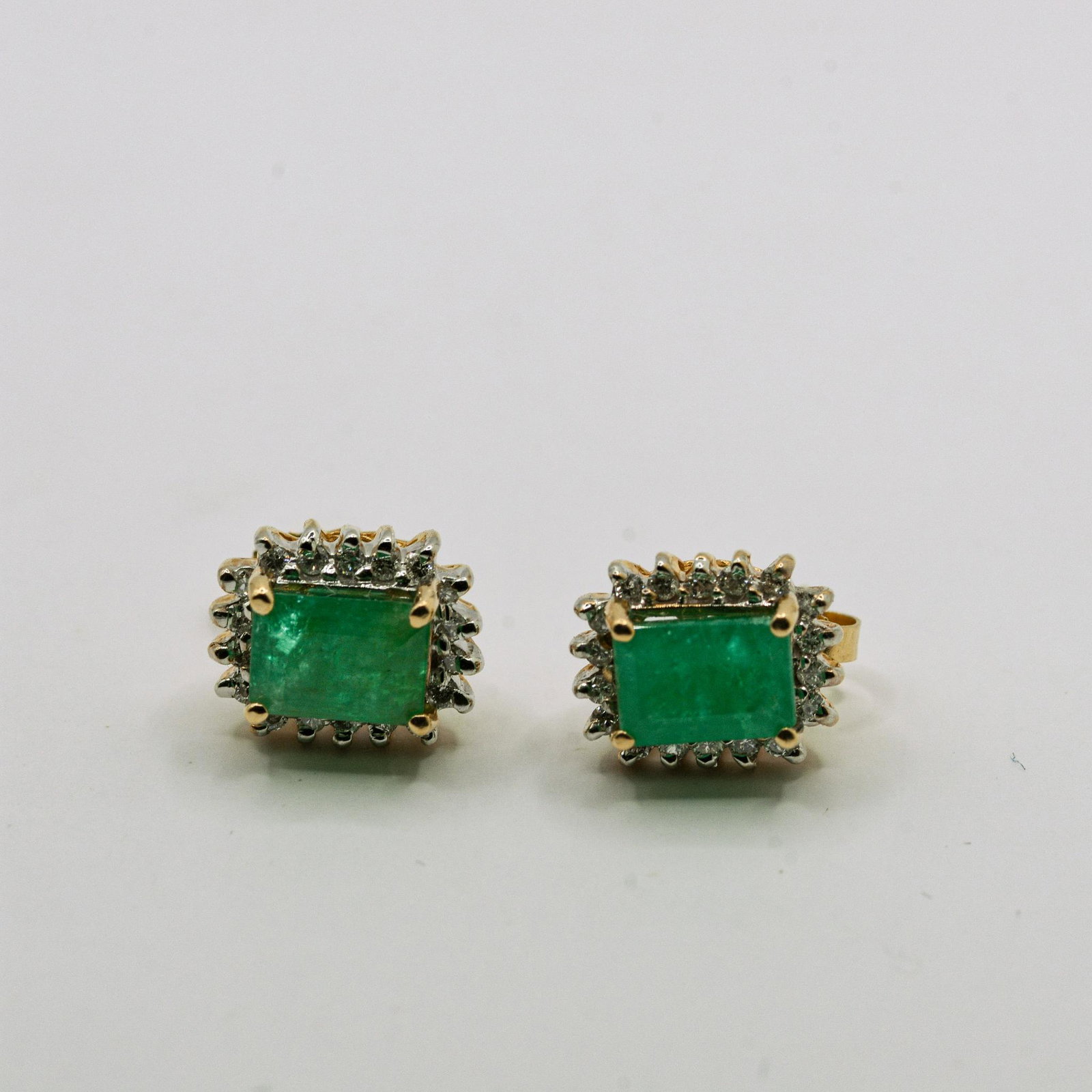 14K Emerald & Diamond Earrigs: 7mm X 5mm Emerald Cut Emeralds with .25cttw Diamond Earrings, 3.2 grams