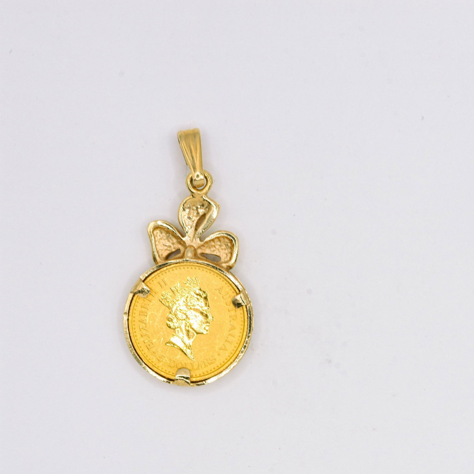 1990 Australia 1/20 Gold Coin Pendant: Coin rests in 14K Coin Holder, 2.7 grams
