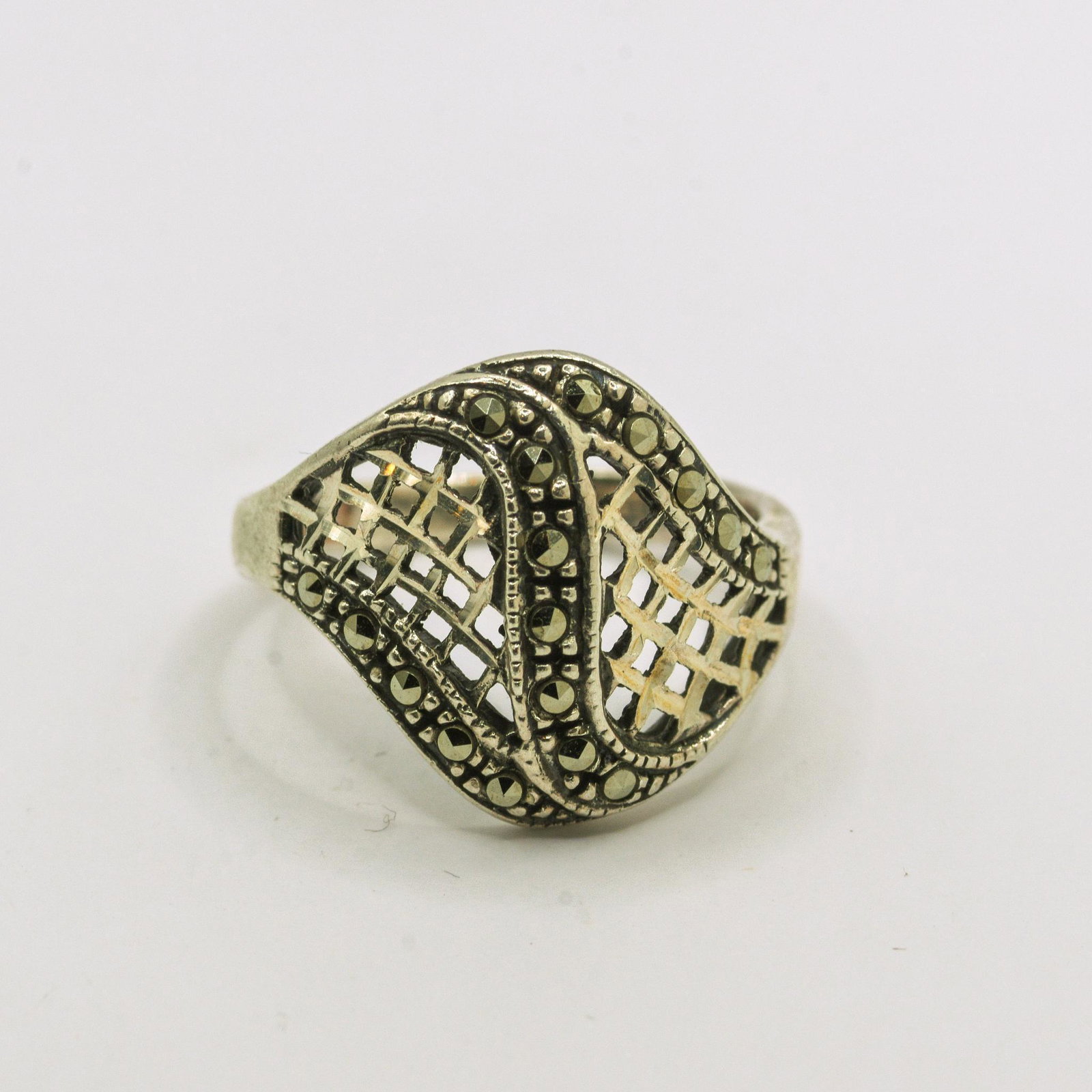 Sterling Silver Marcasite Ring: Swirl Pattern Ring Size 7, 4.5 grams