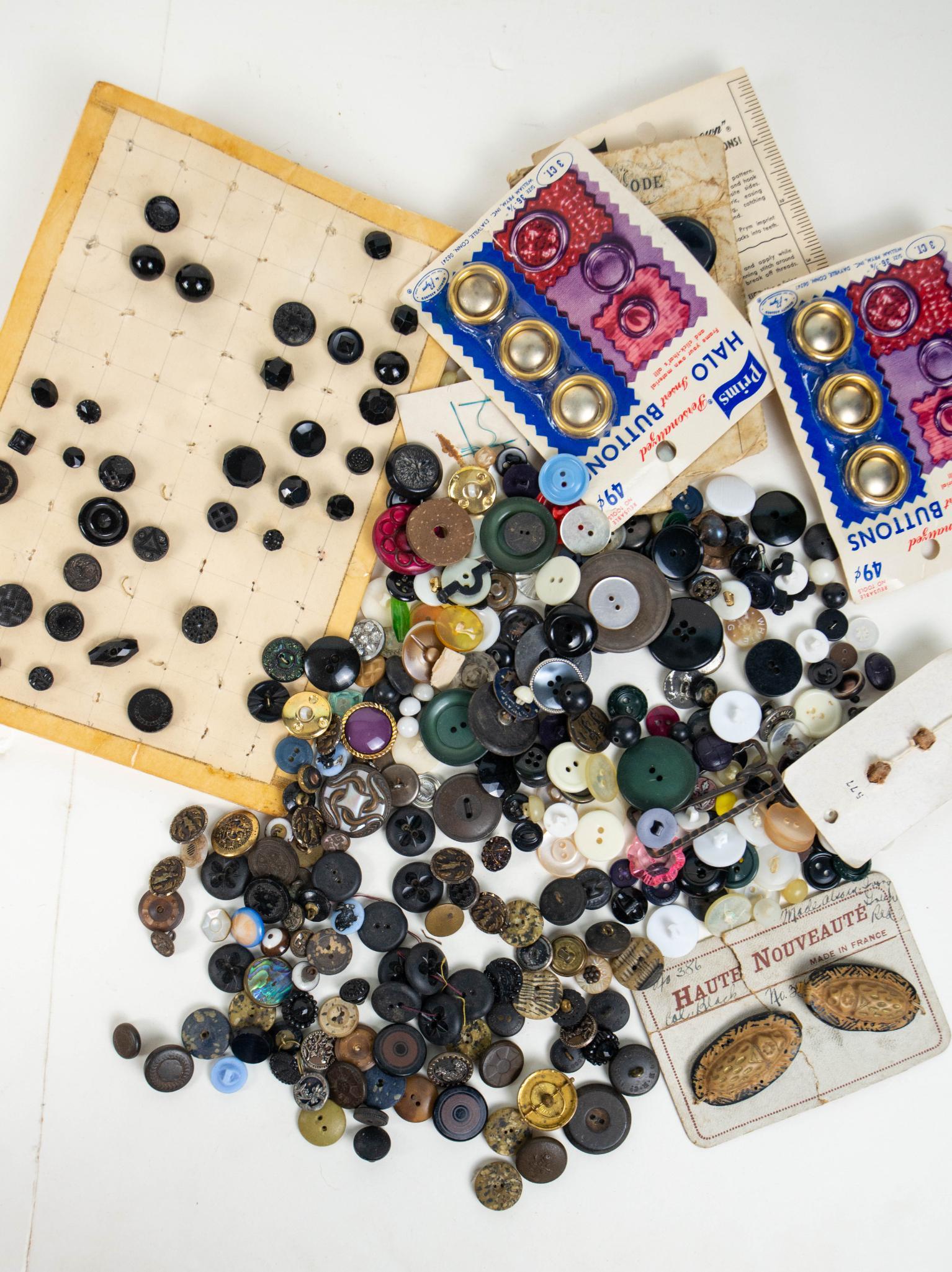 ANTIQUE VICTORIAN BLUE BLACK GLASS GOODYEAR EARLY FLAT BUTTON MIX LOT (1 of 6)