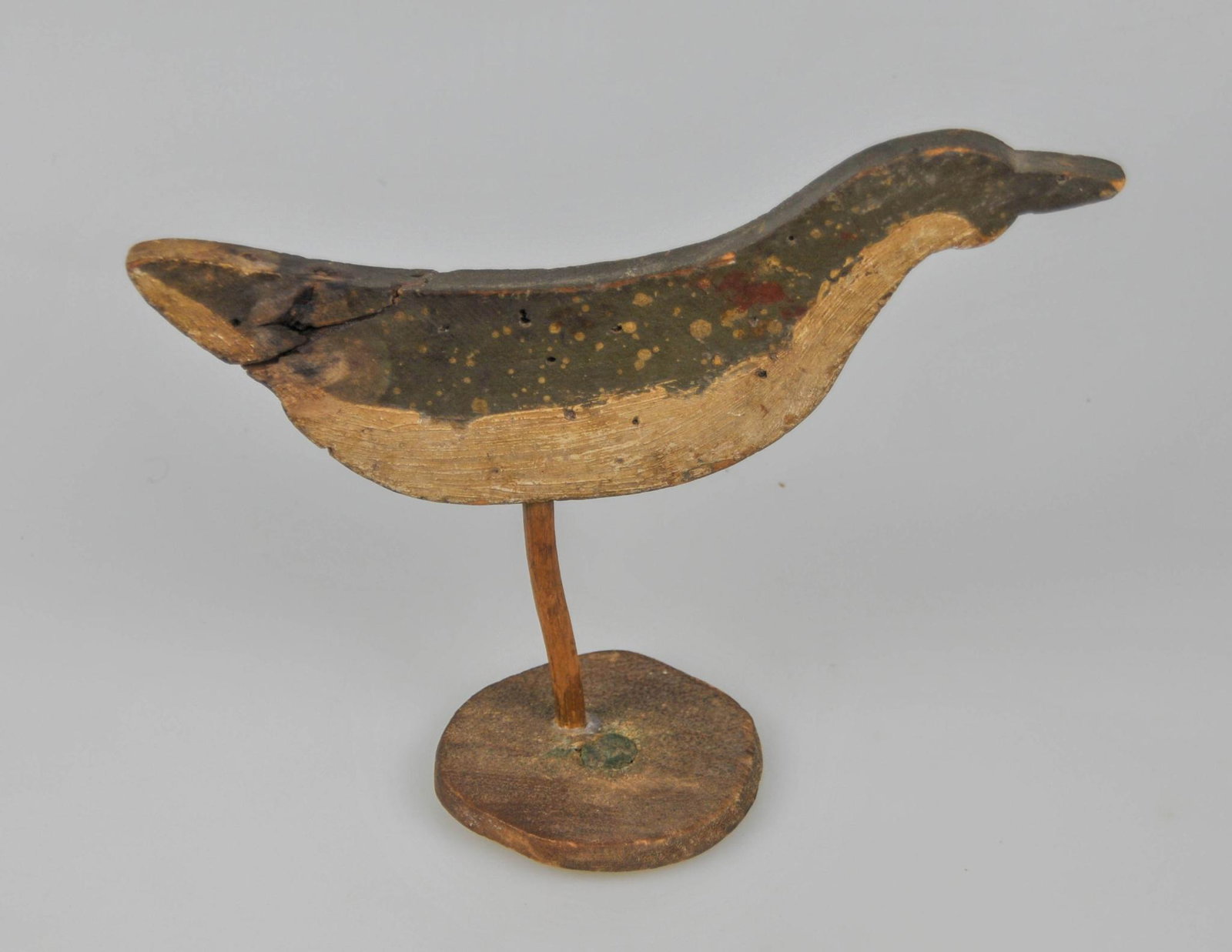 ANTIQUE CARVED & PAINTED FOLK ART SHORE BIRD: 7 1/4" by 5 1/4" early but unknown age and maker. early fix.