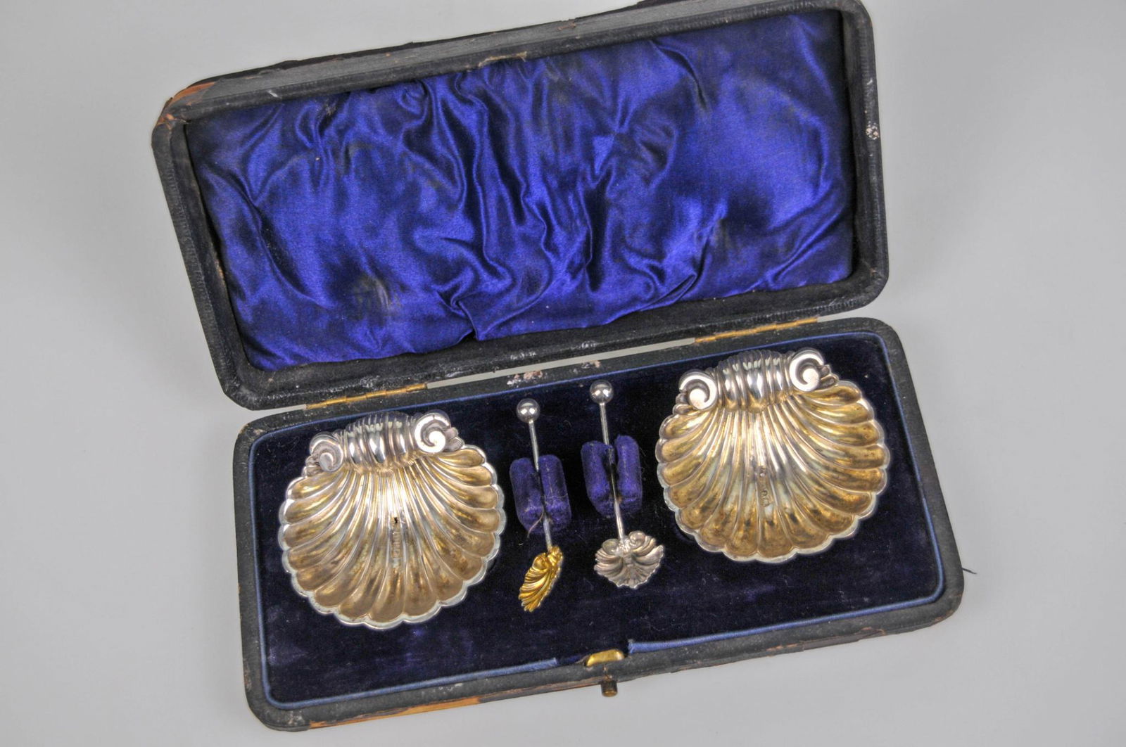 ANTIQUE SCALLOP CLAM STERLING SILVER SALT CELLAR & SPOON PAIR (1 of 6)