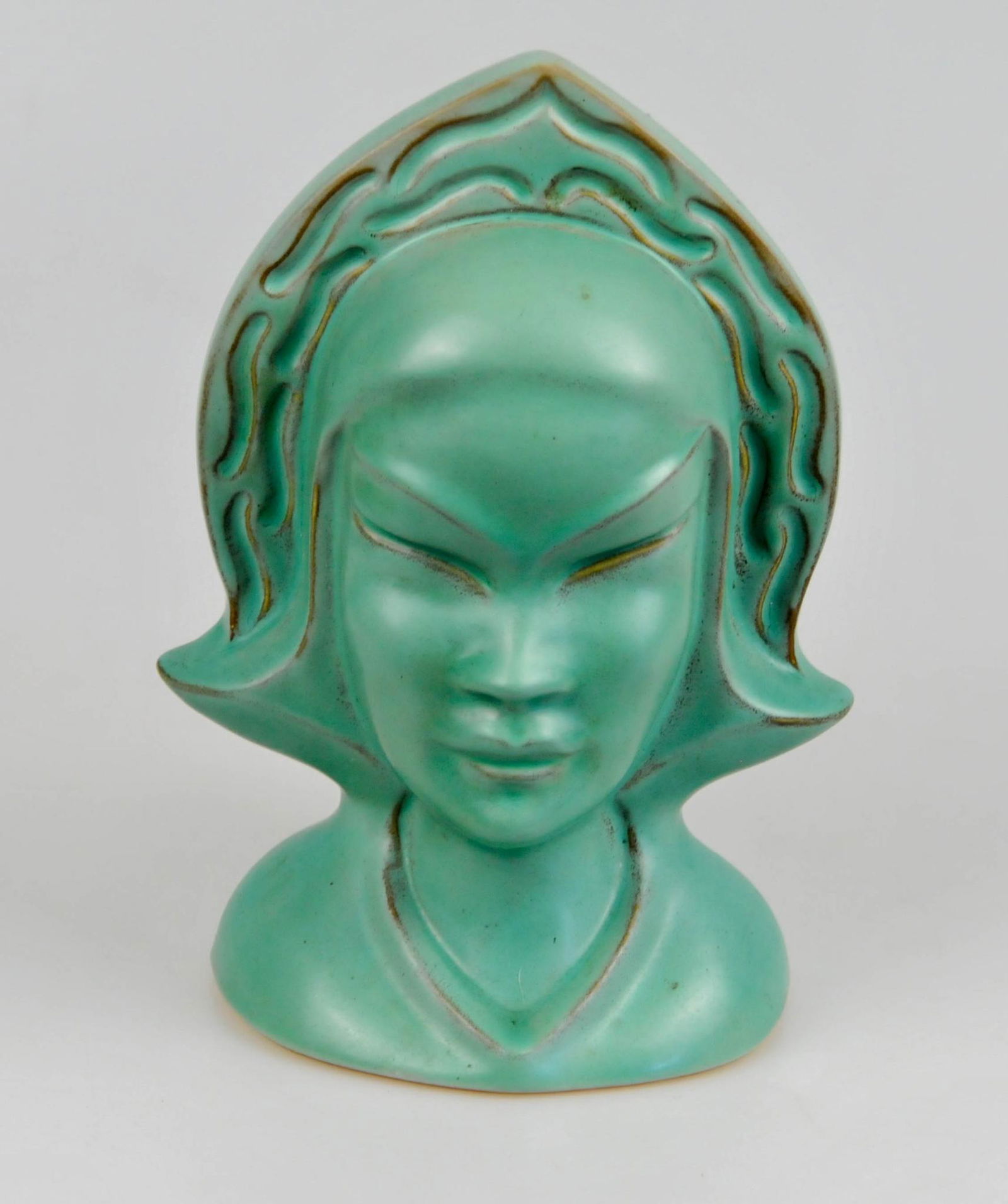 MID CENTURY ROSEVILLE BURMESE GREEN CANDLE HOLDER (1 of 3)