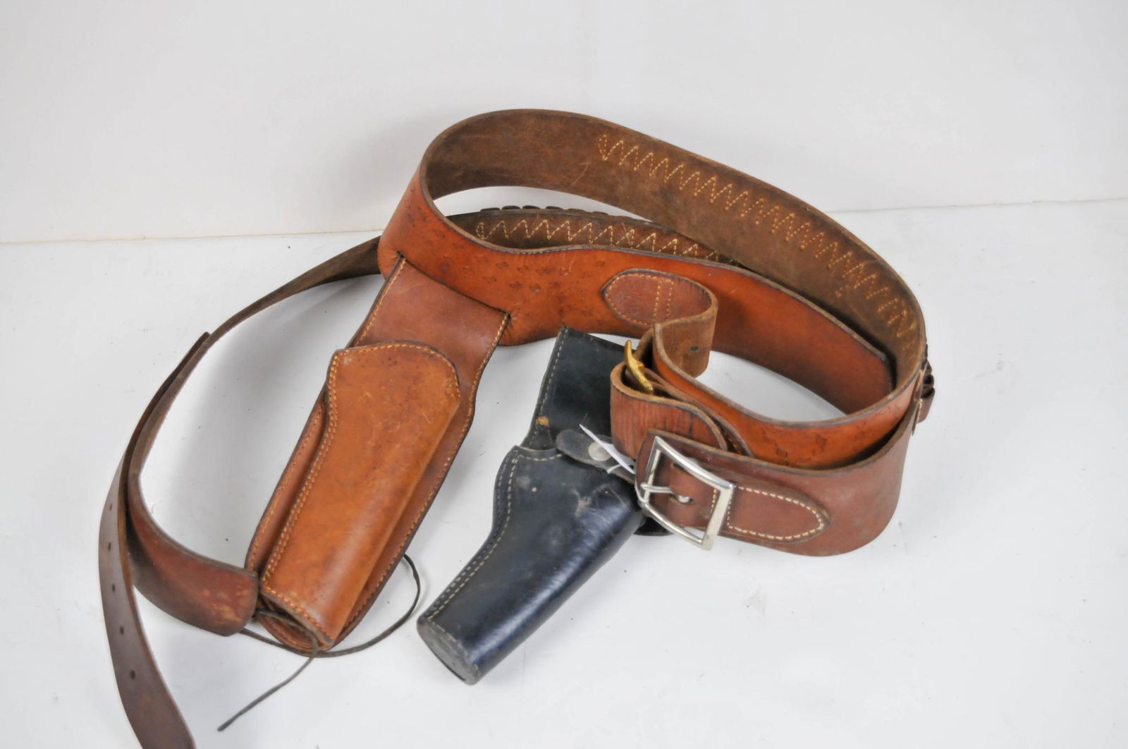 2 Vintage Gun Belts & 2 Gun Holsters By Hunter