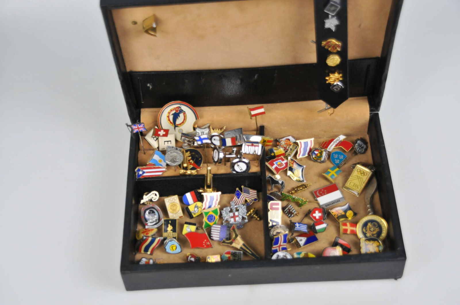 VINTAGE CUFFLINKS PIN TIE CLIP COSTUME JEWELRY LOT (1 of 9)