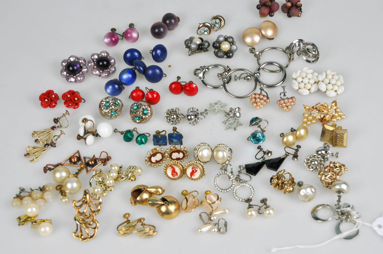 VINTAGE ANTIQUE MATCHING CLIP ON TWIST ON COPPER GLASS EARRING LOT (1 of 7)