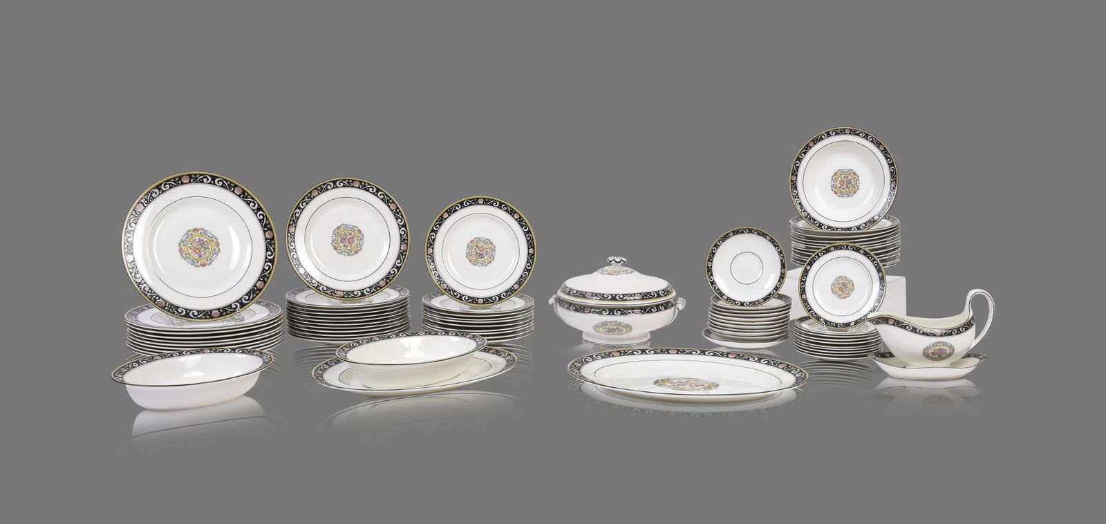 Wedgwood Runnymede Dinner Service. (1 of 3)