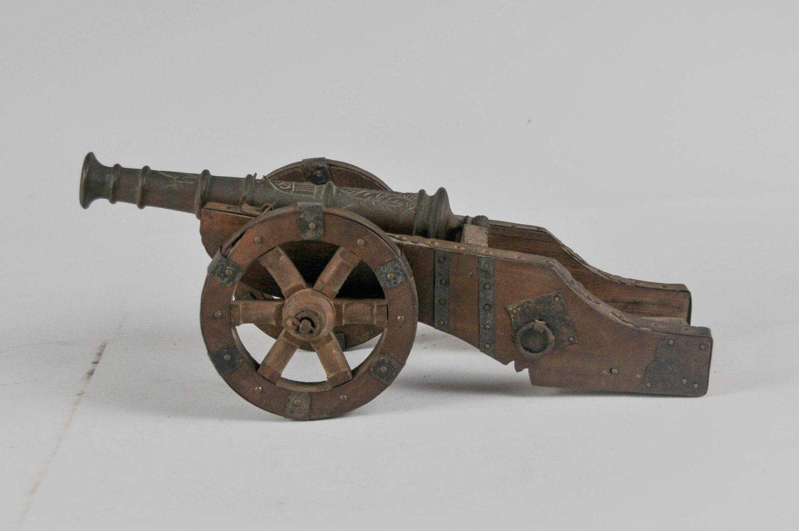 Vintage Signal Cannon: Length 13 inches.