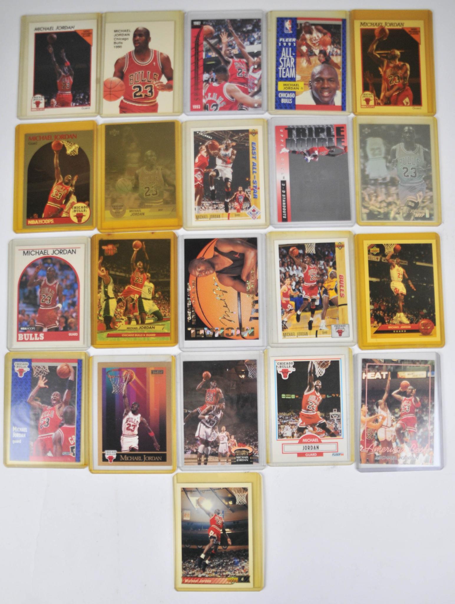 21 Michael Jordan Cards. (1 of 2)