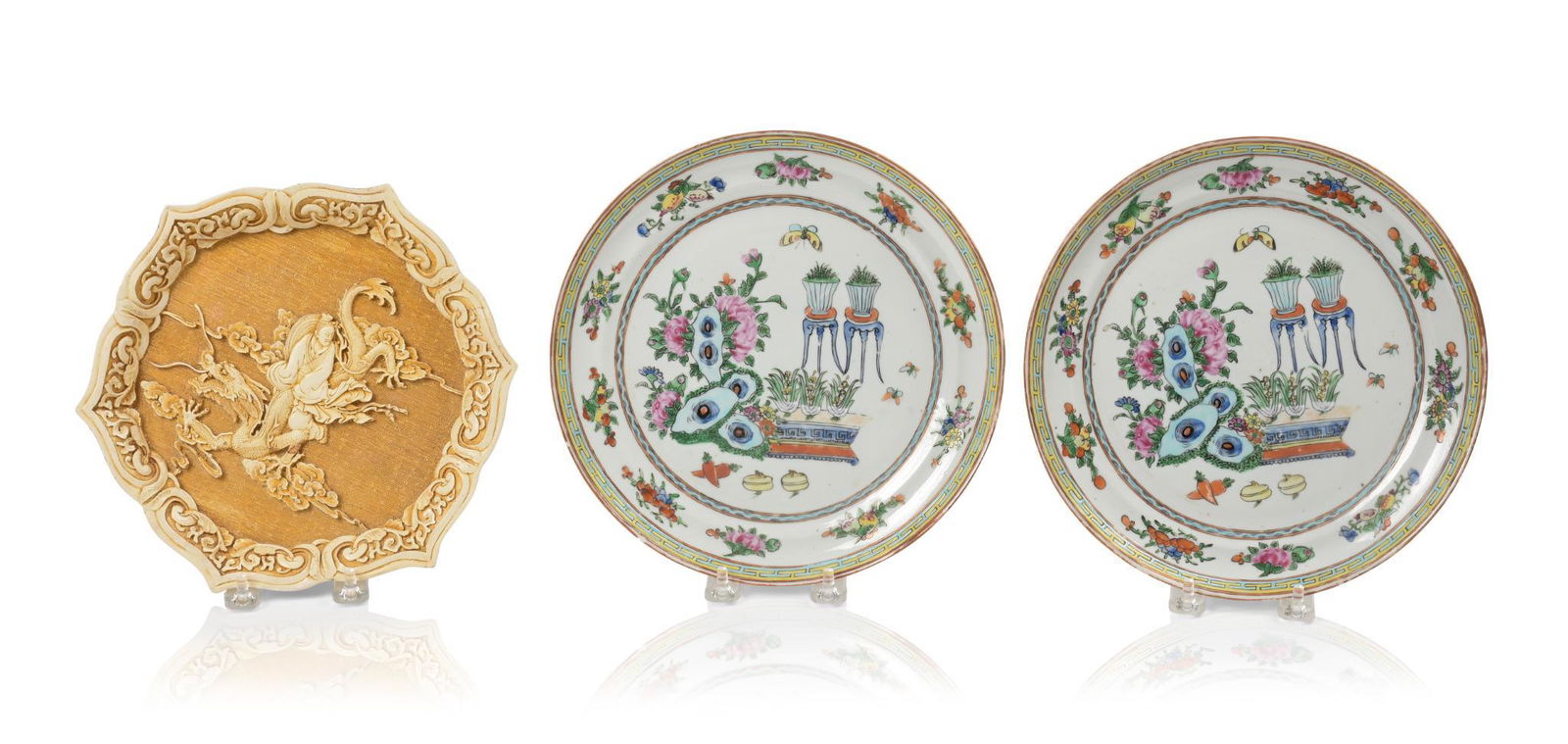 Pair of Chinese Export Porcelain Plates. (1 of 2)