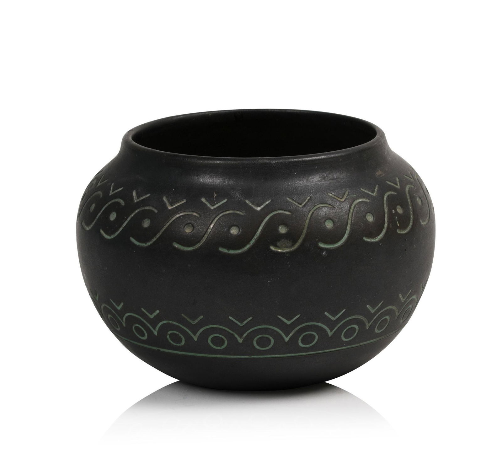 Norse Pottery Vase. (1 of 5)