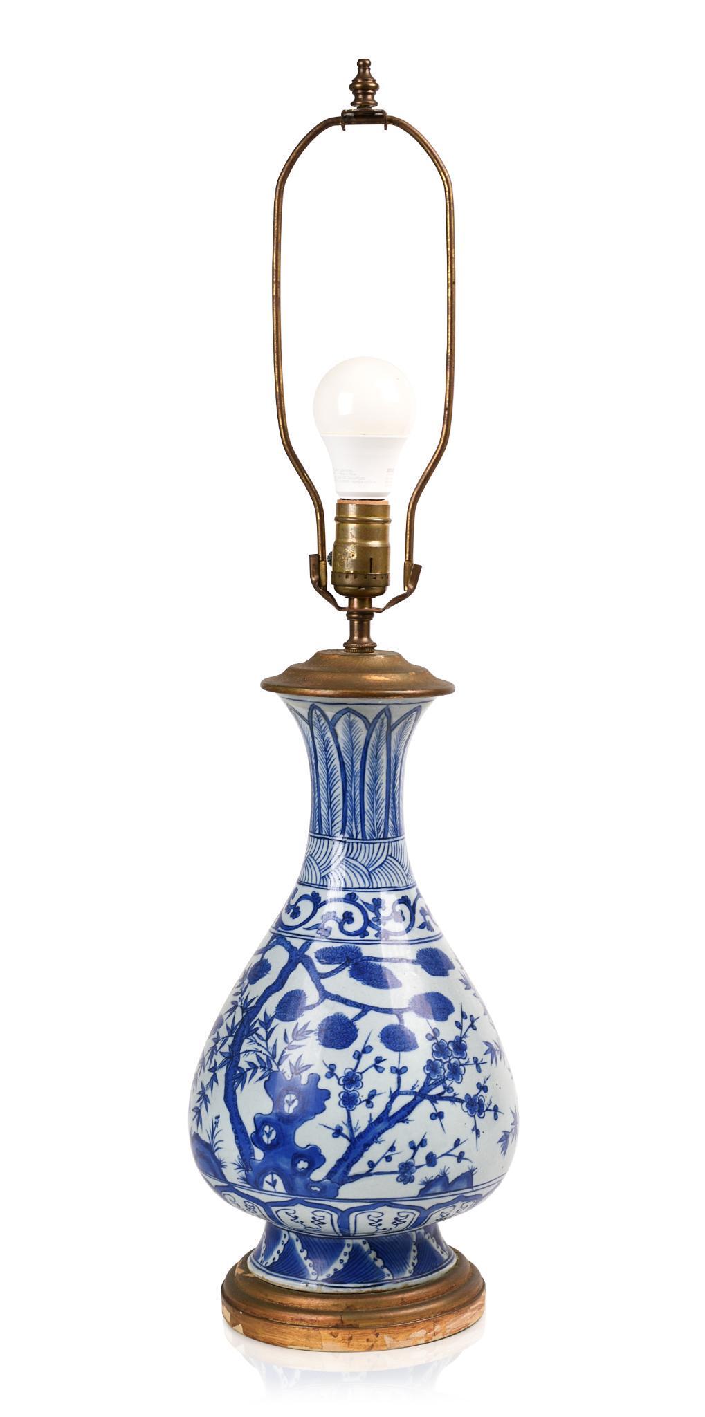 Chinese Blue and White Baluster Vase Table Lamp. (1 of 3)