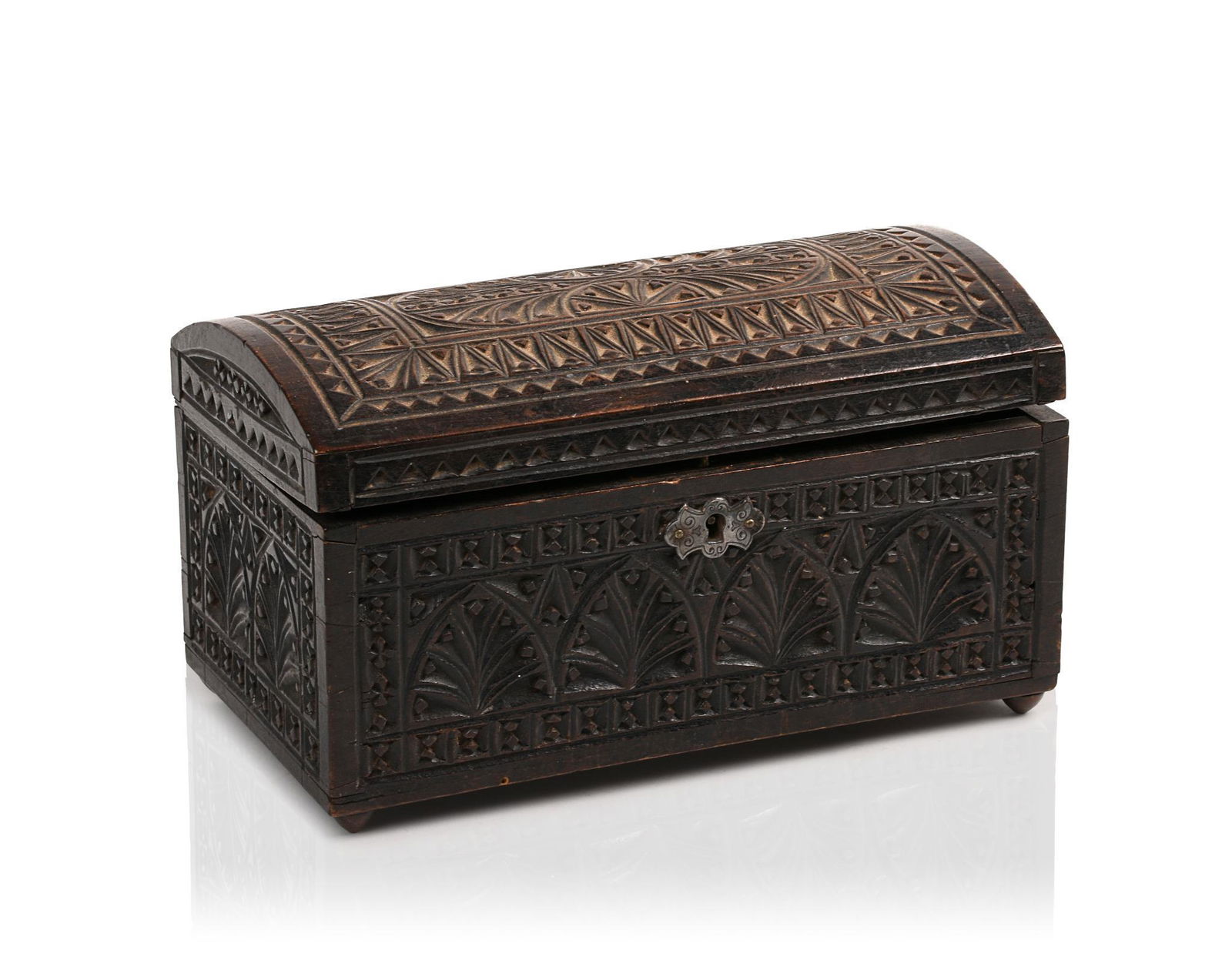 Early Chip Carved Dome Top Box. (1 of 3)
