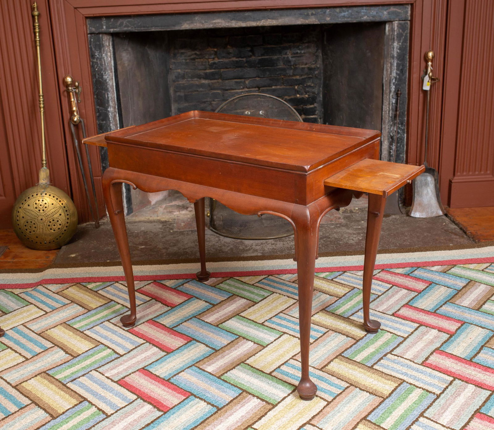 CHERRY QUEEN ANNE STYLE TRAY TOP TEA TABLE. (1 of 2)