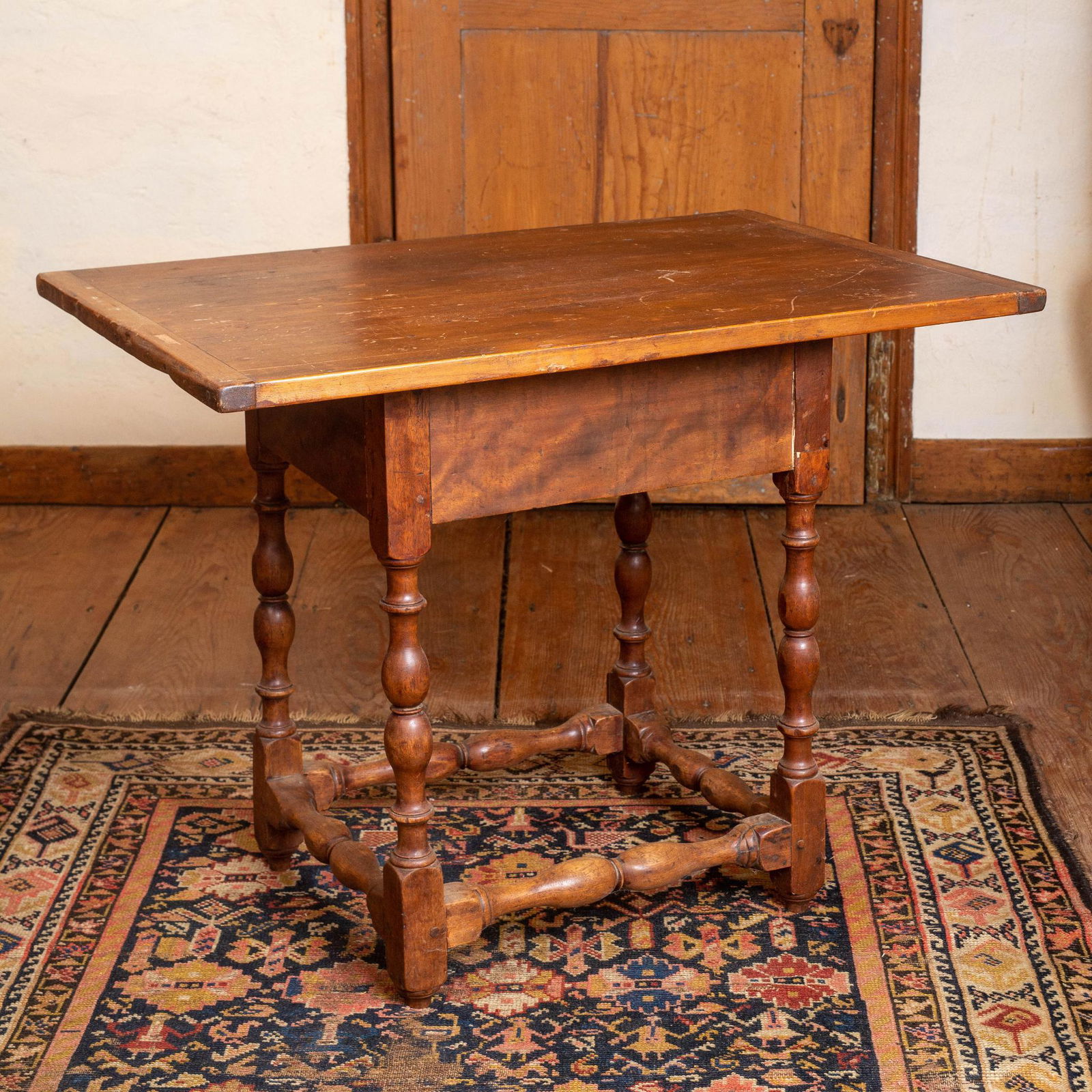 18TH CENTURY NEW ENGLAND TAVERN TABLE. (1 of 3)