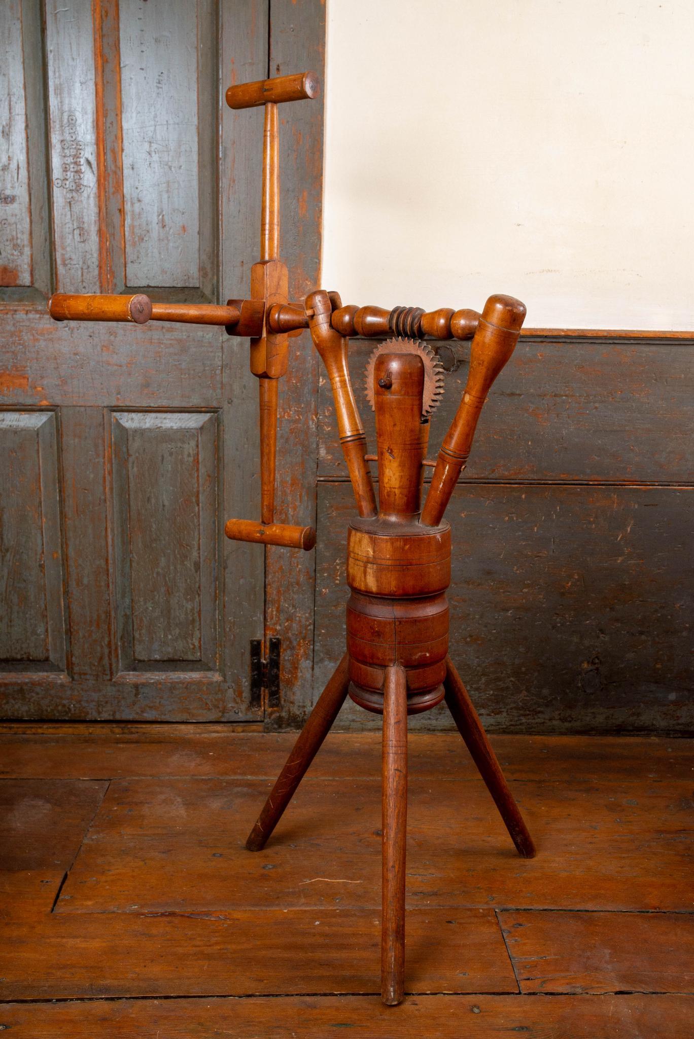 EARLY AMERICAN YARN WINDER. (1 of 2)