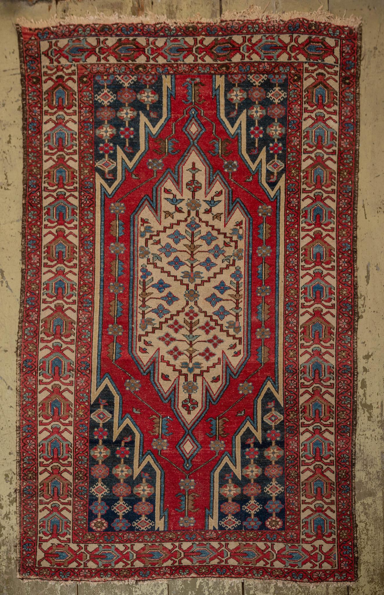 ORIENTAL RUG WITH LARGE GEOMETRIC MEDALLION. (1 of 2)