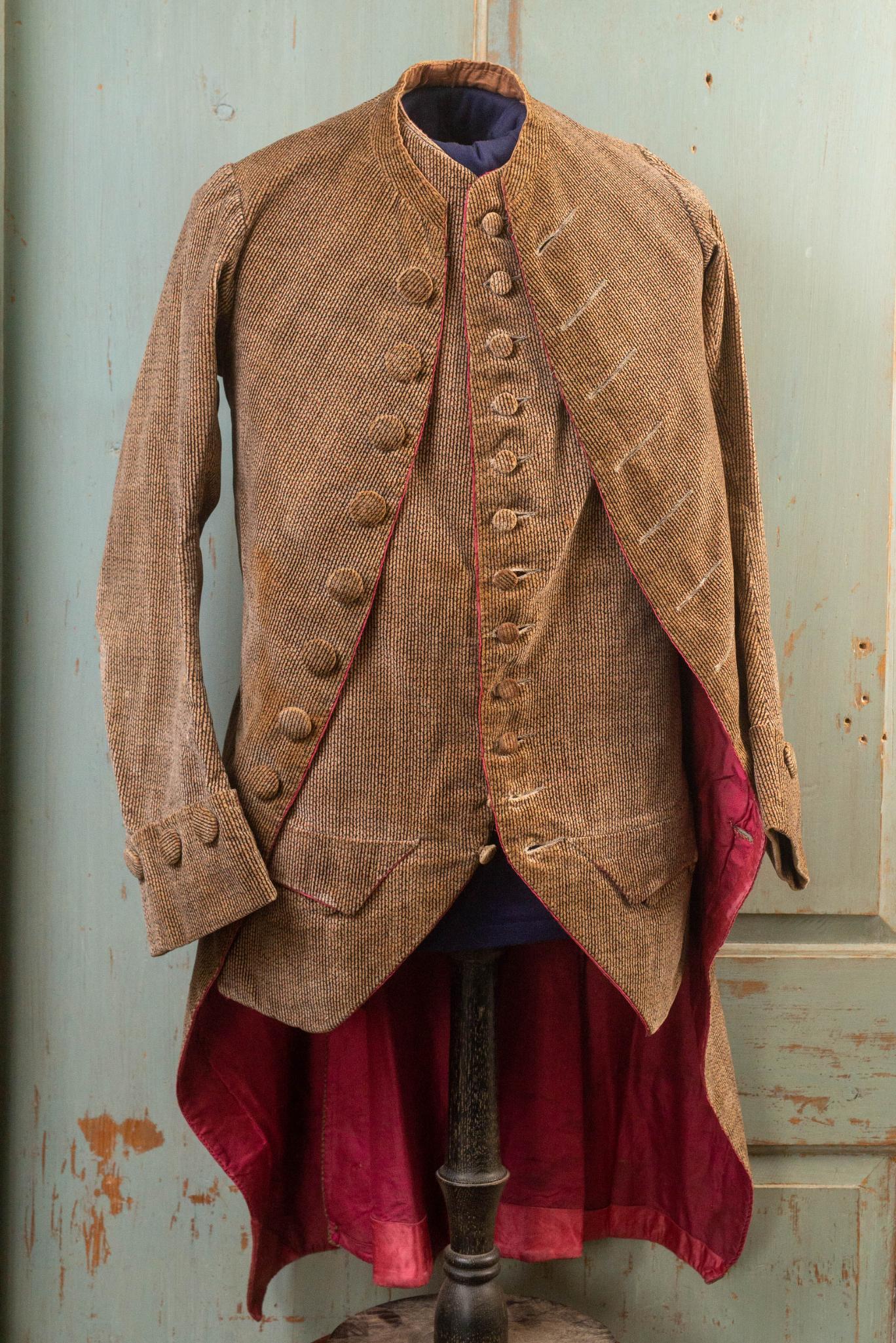 TWO PIECE CUT CORDUROY COAT AND WAISTCOAT. (1 of 9)