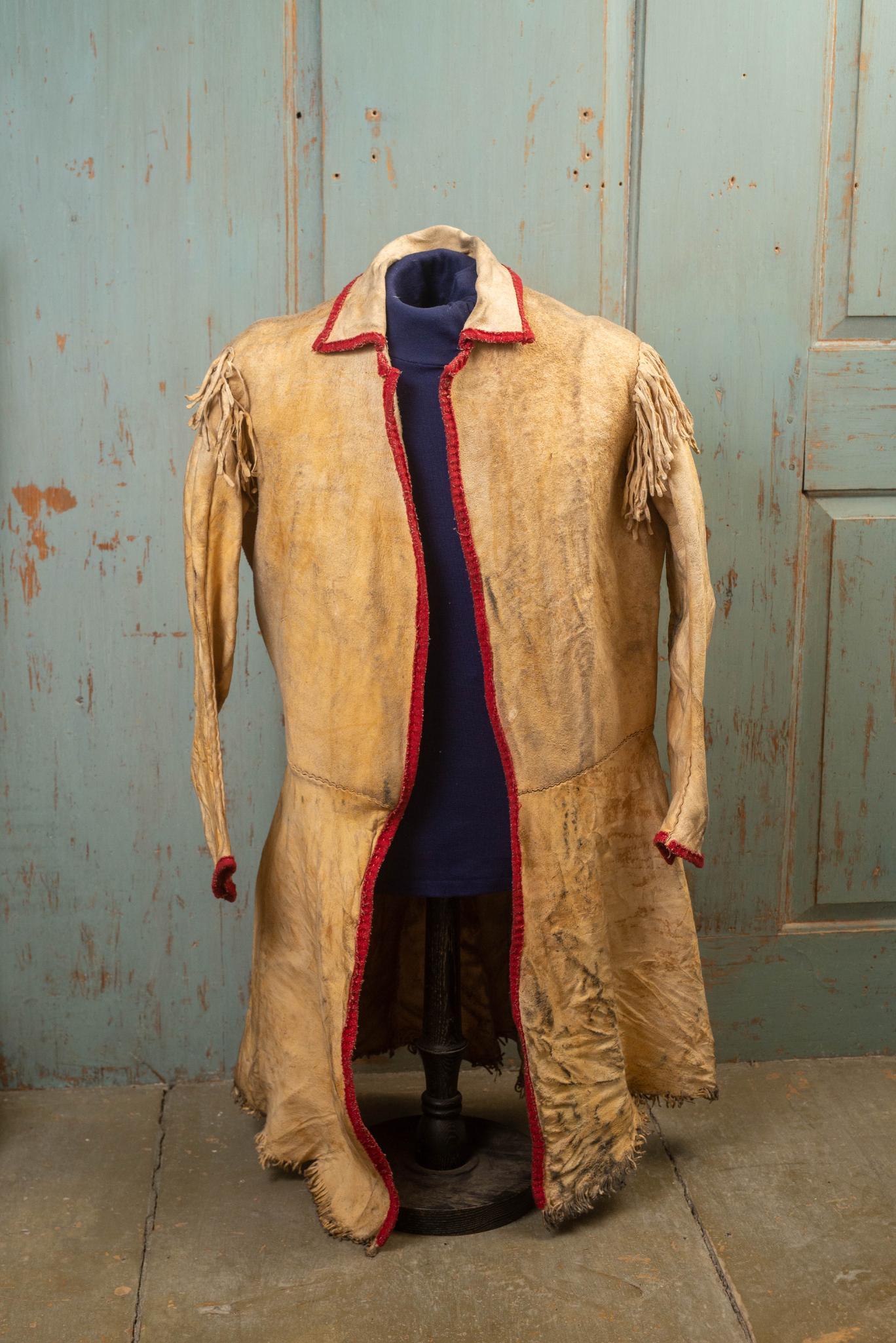 NATIVE AMERICAN TWO TONE ELK OR MOOSE HIDE COAT. (1 of 3)
