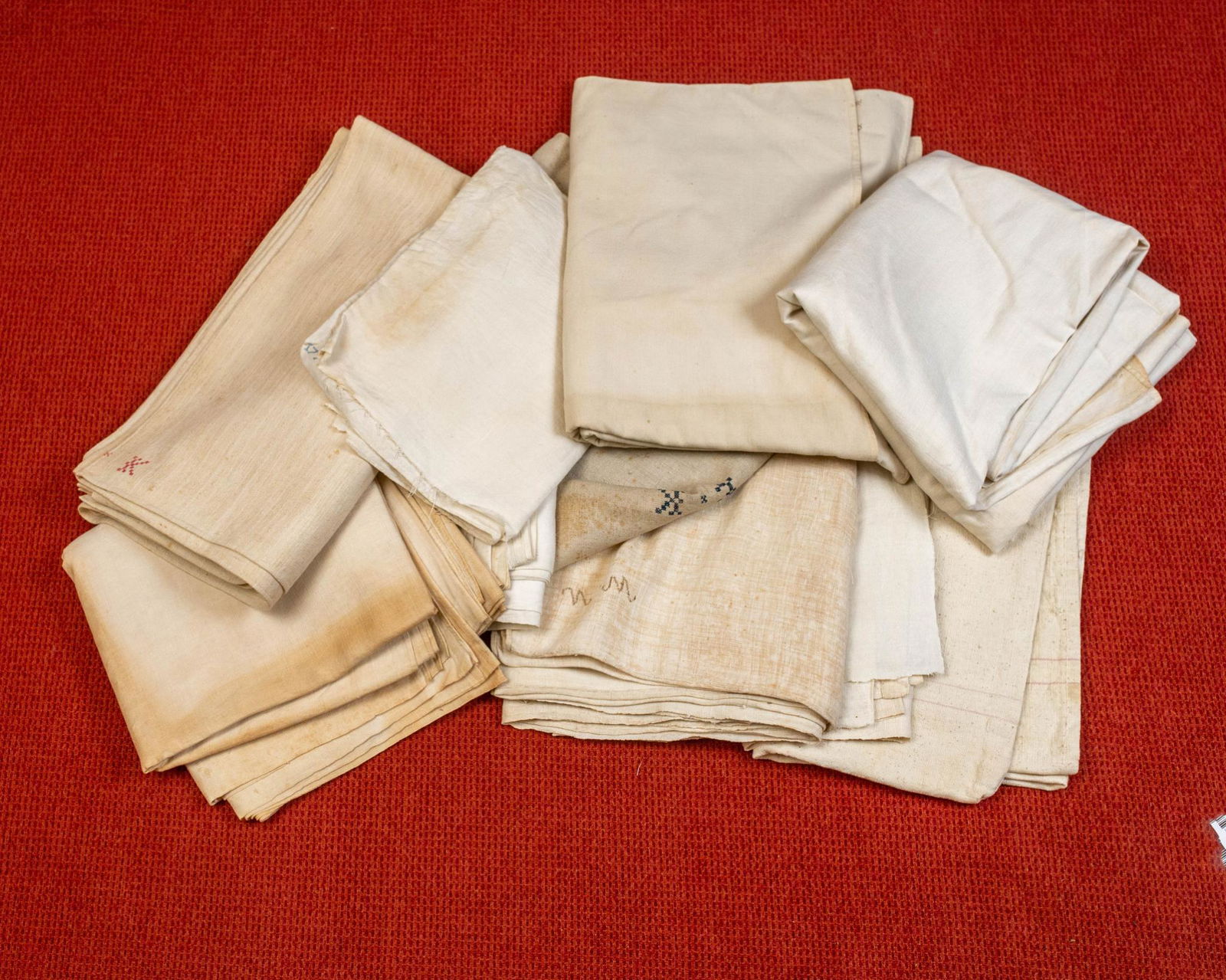 LOT OF LINEN SHEETS AND BEDCOVERS.: 18th and 19th century