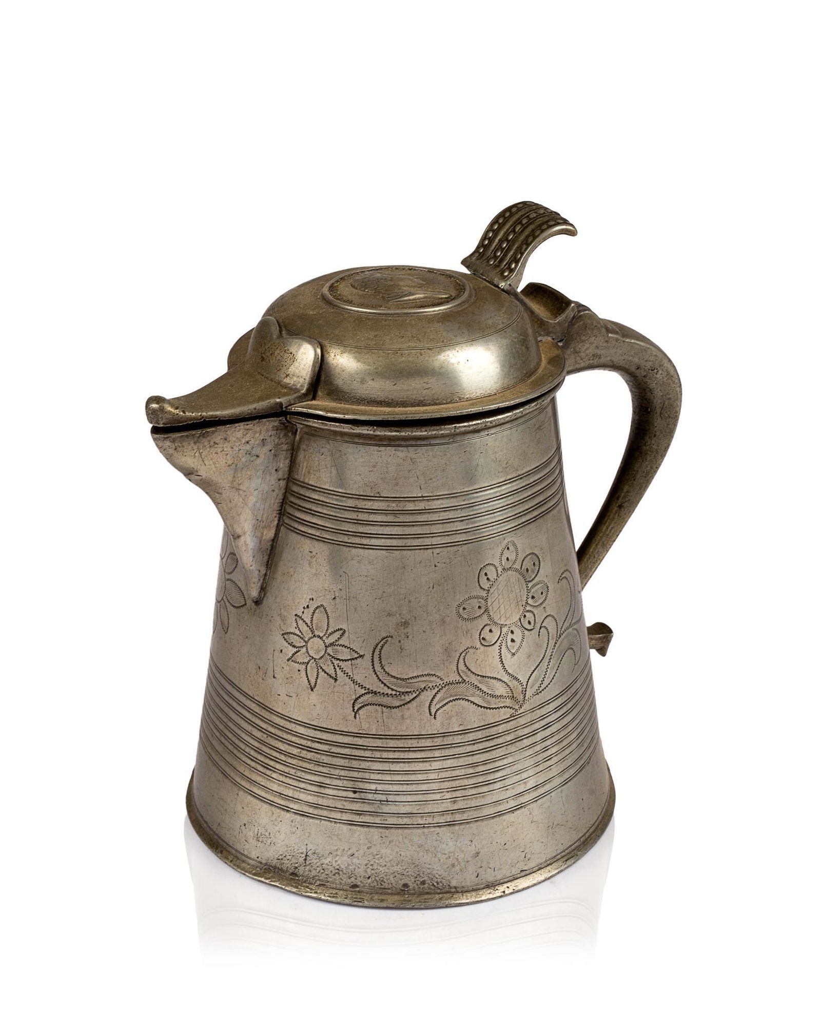 PEWTER FLAGON WITH SPOUT AND ENGRAVED FLORAL DECORATION. (1 of 5)